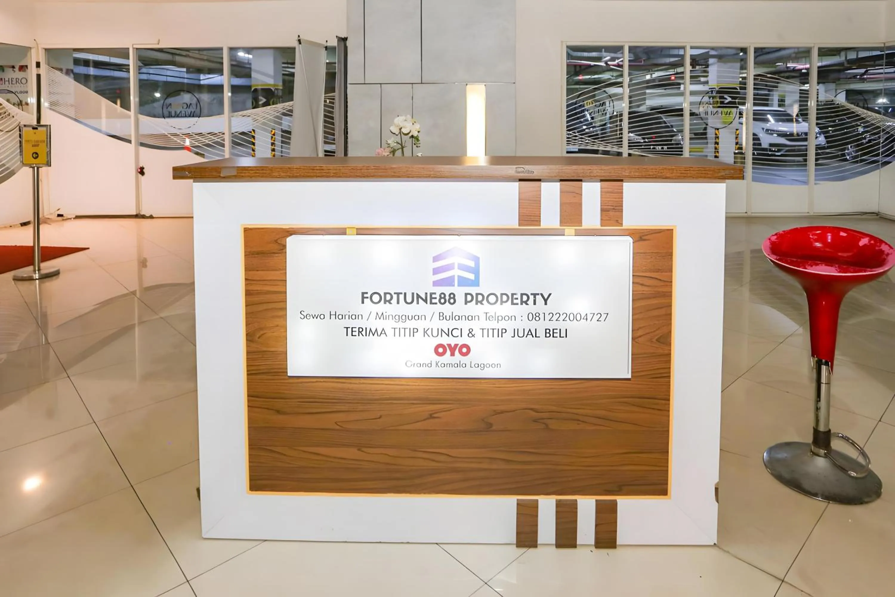 Lobby or reception in Collection O Fortune 88 Kamala Lagoon Reception at Indomaret and White Forest