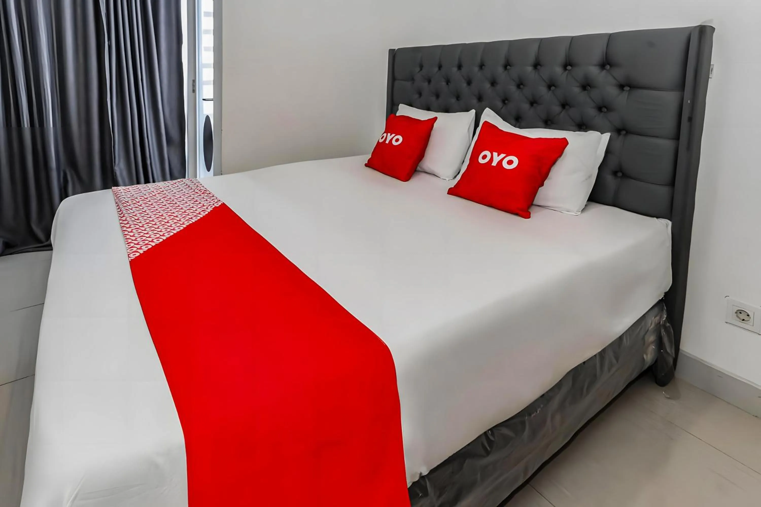 Bedroom in Collection O Fortune 88 Kamala Lagoon Reception at Indomaret and White Forest