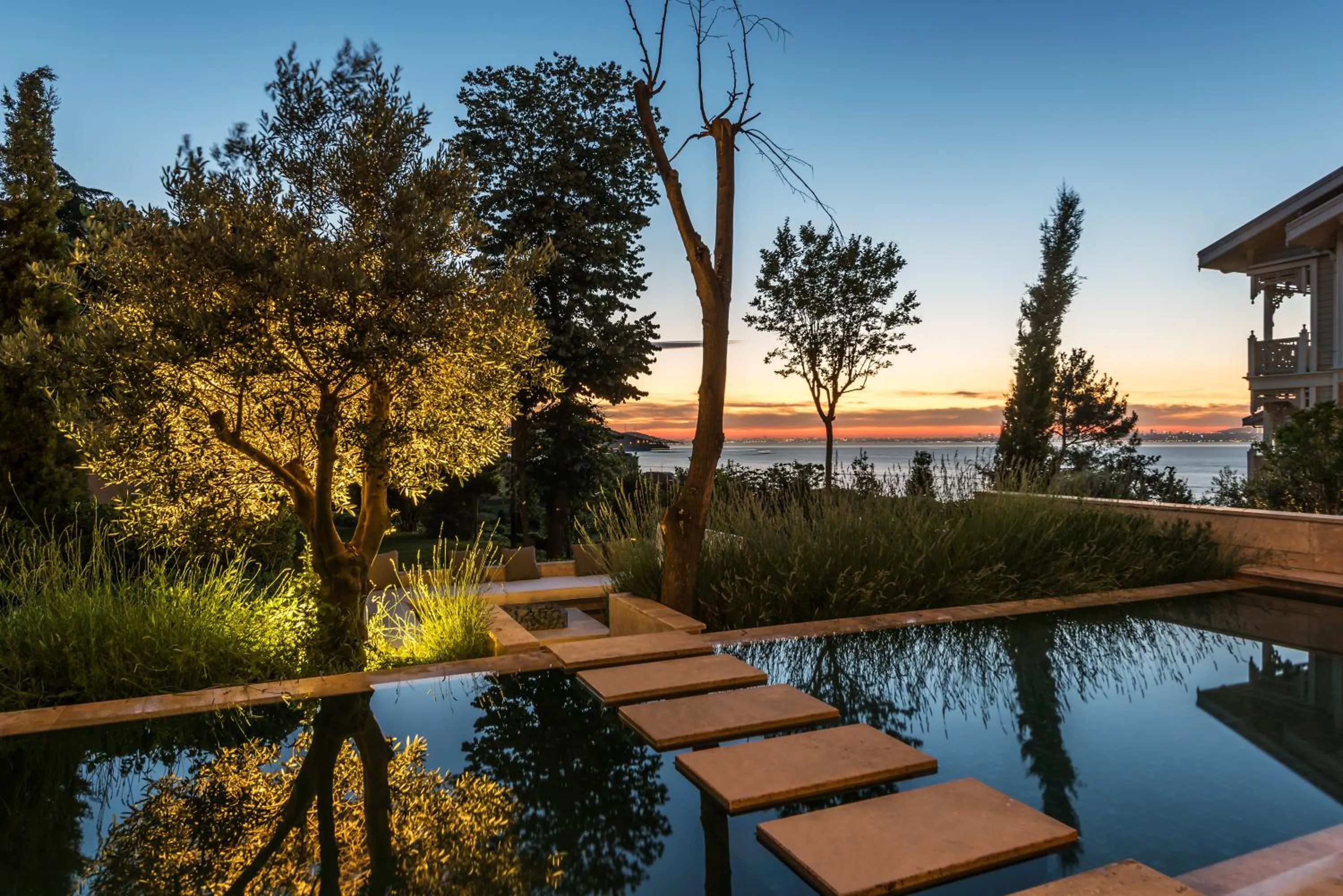 Garden view in Princes' Palace Resort, Buyukada