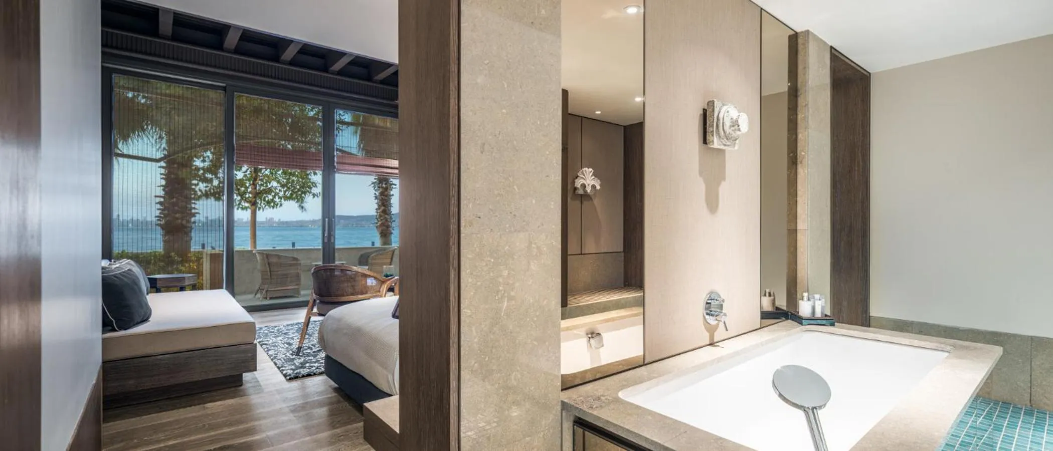 Bathroom, Bed in Princes' Palace Resort, Buyukada