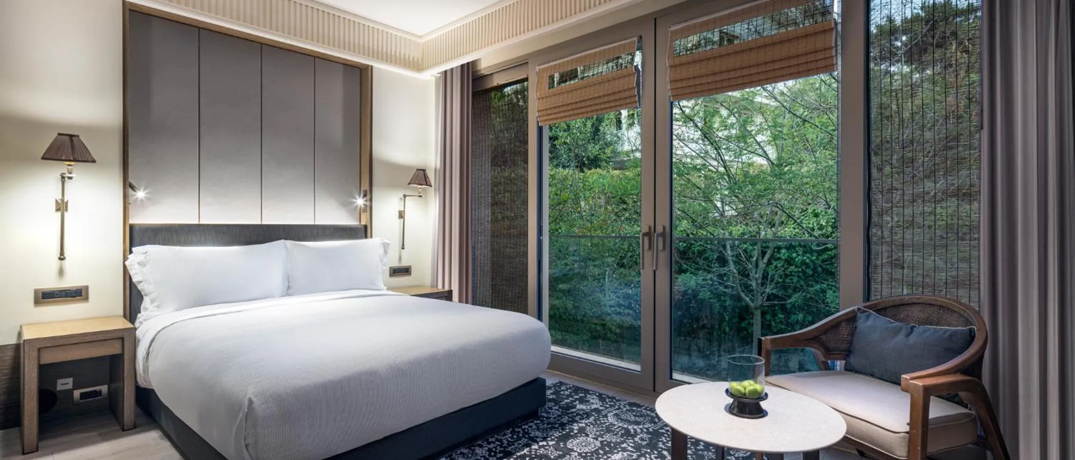 View (from property/room), Bed in Princes' Palace Resort, Buyukada