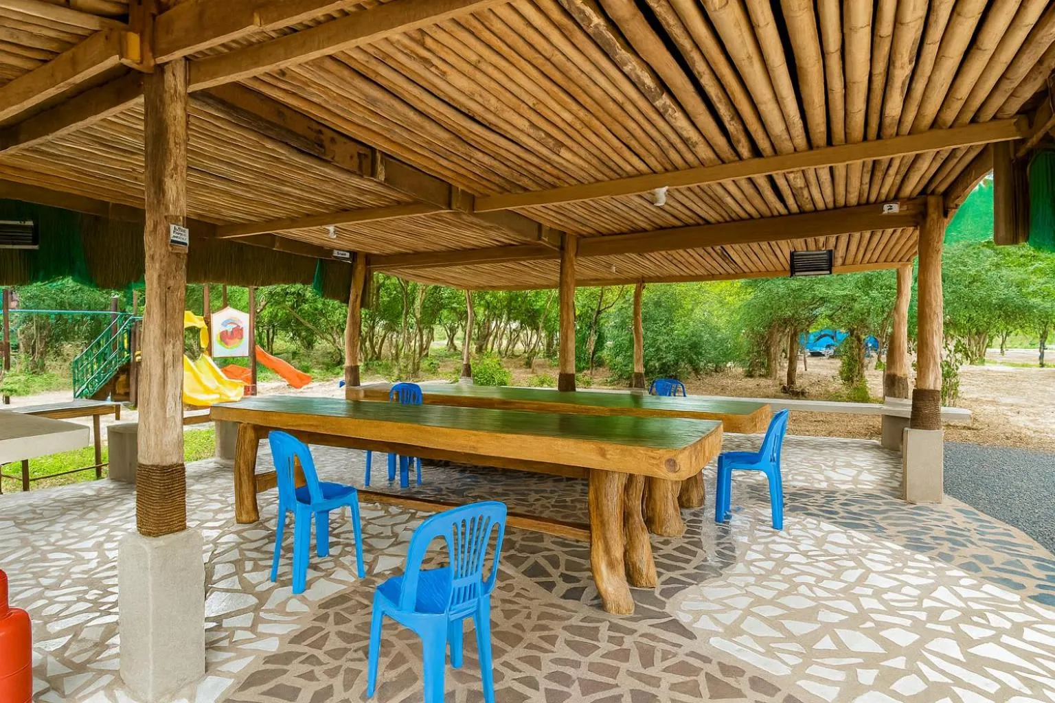 Communal kitchen in Chalaroste Place by SMS Hospitality