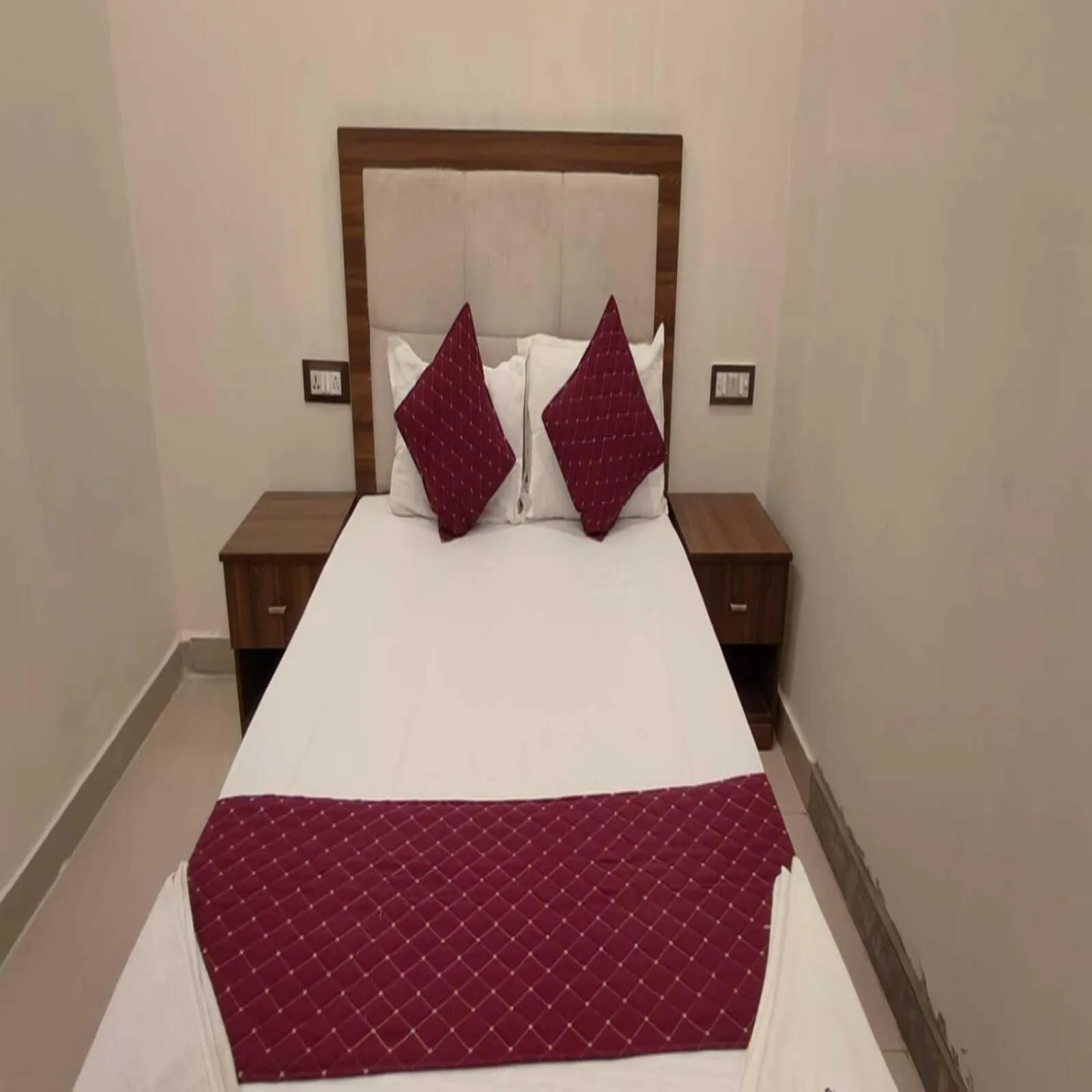 Bed in Hotel Blue Sky Residency