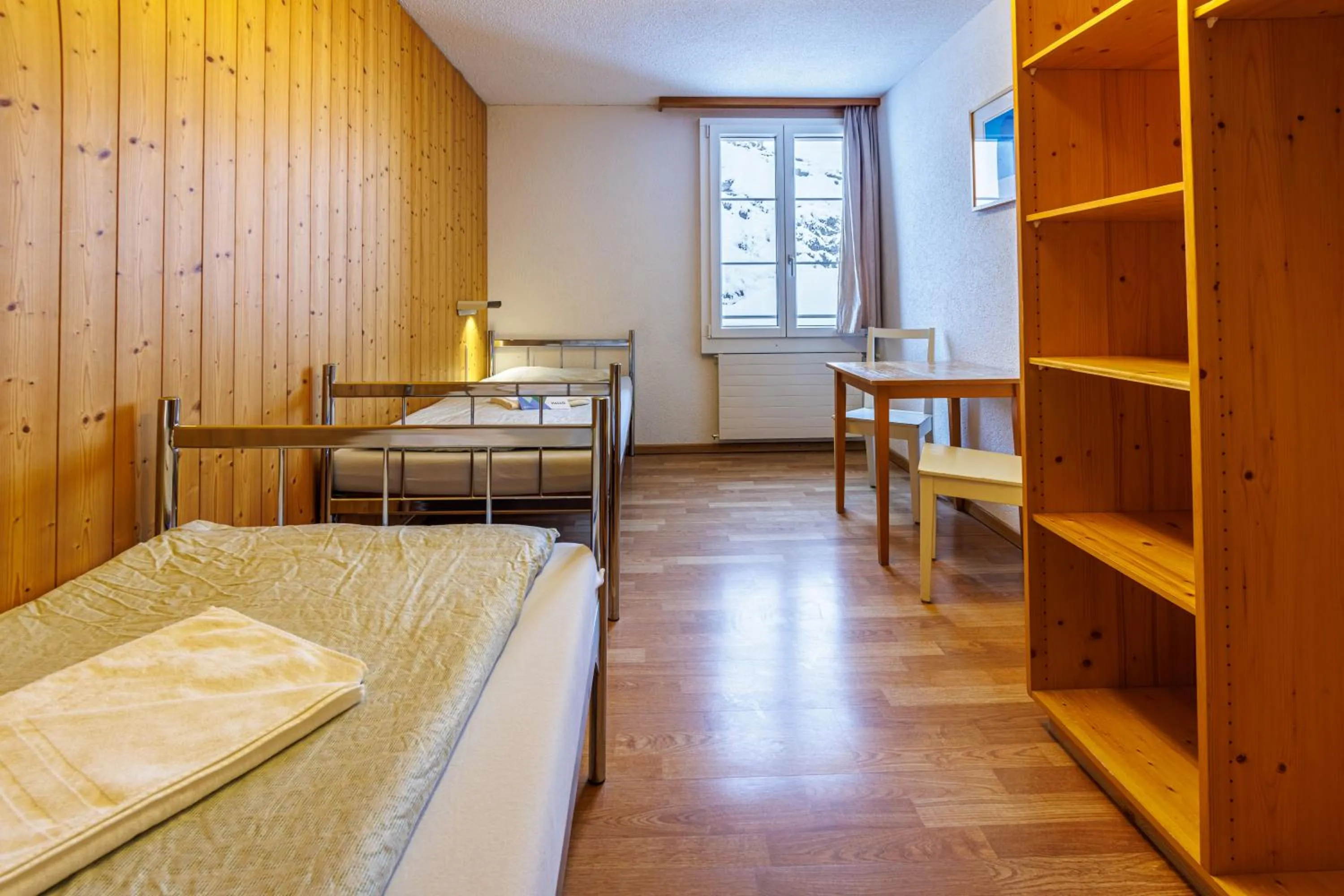 Bedroom, Bed in Engelberg Youth Hostel