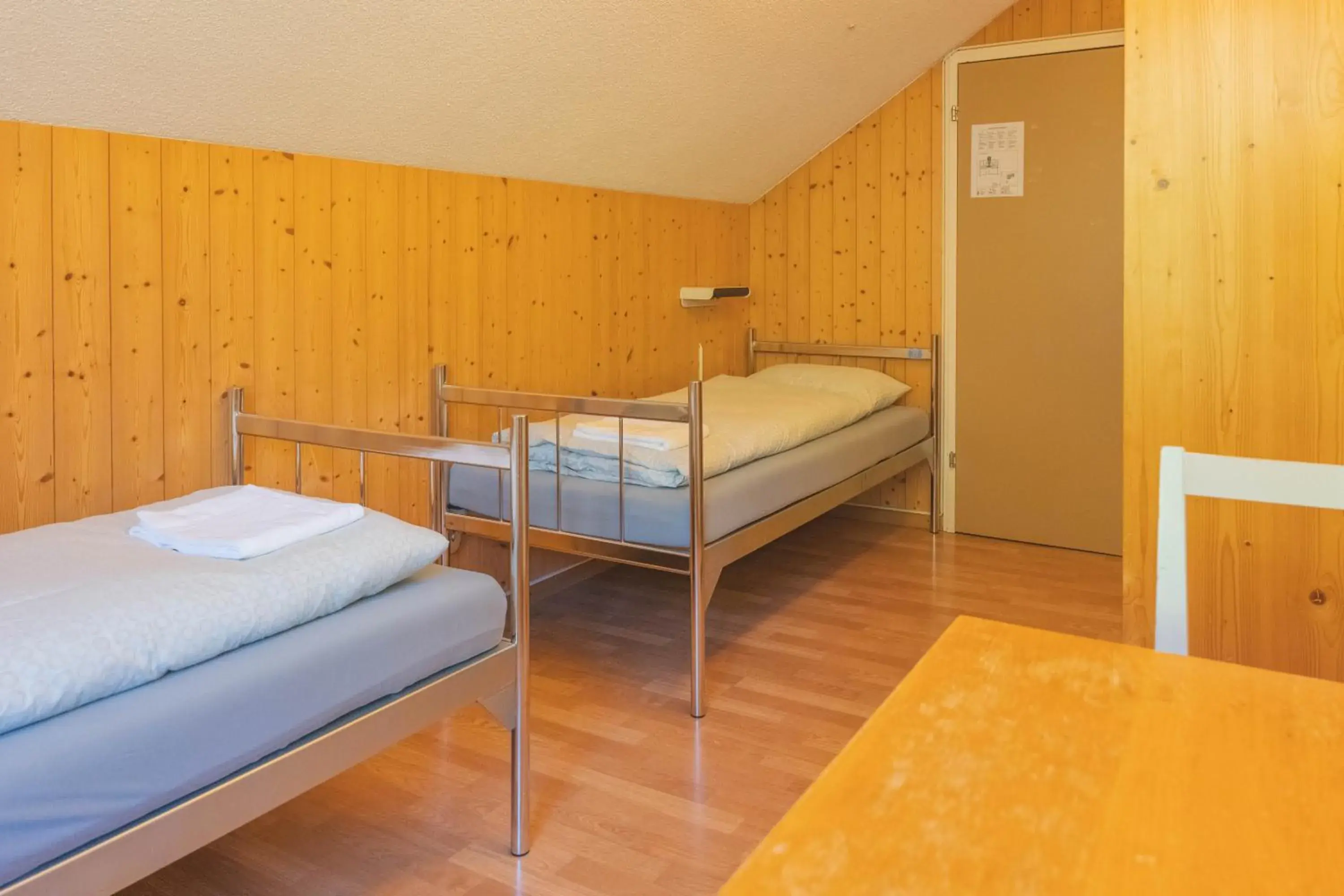 Double or Twin Room with Shower in Engelberg Youth Hostel Double or Twin Room with Shower in Engelberg Youth Hostel