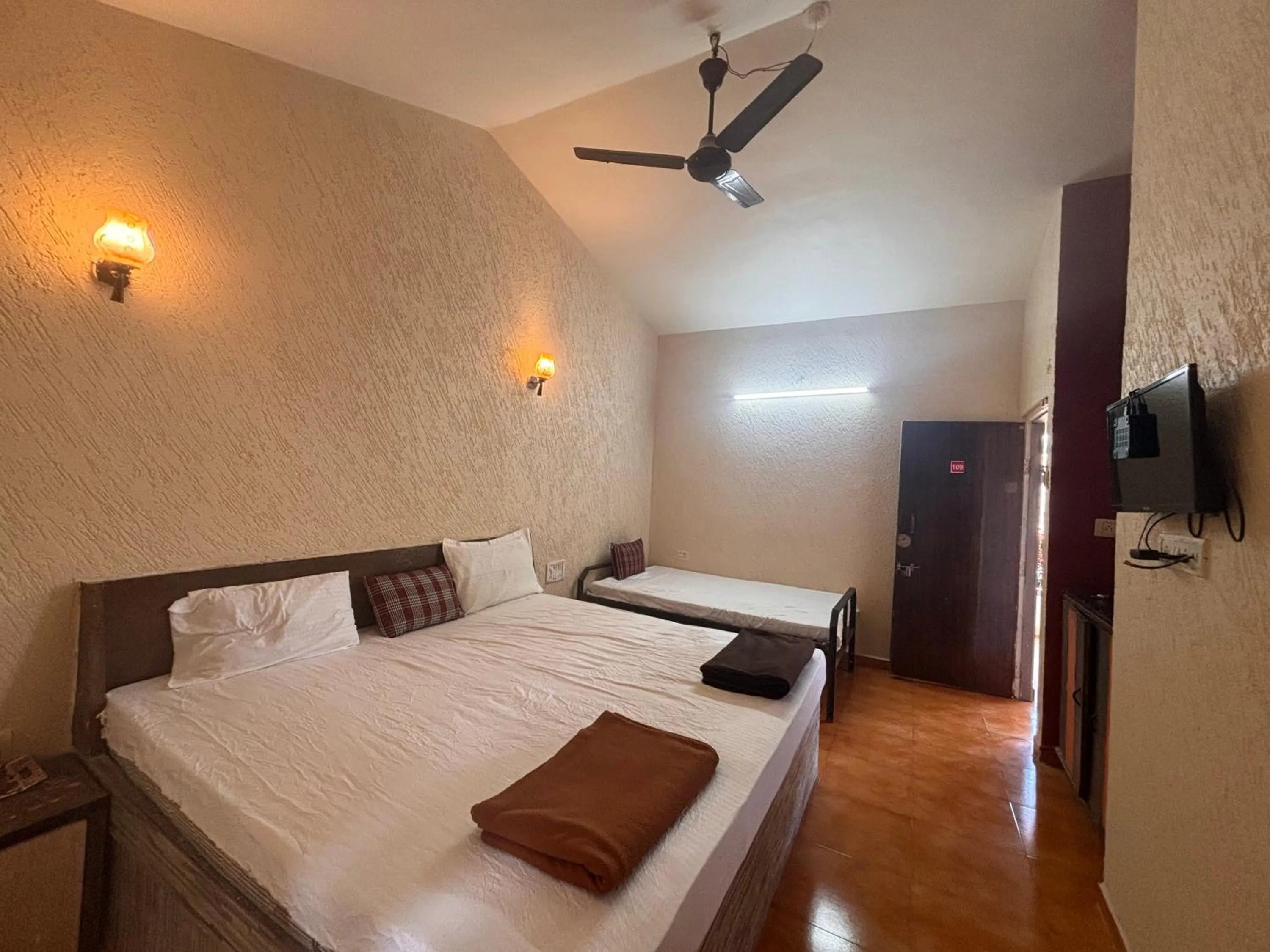 Bed in Hotel Sai Plaza