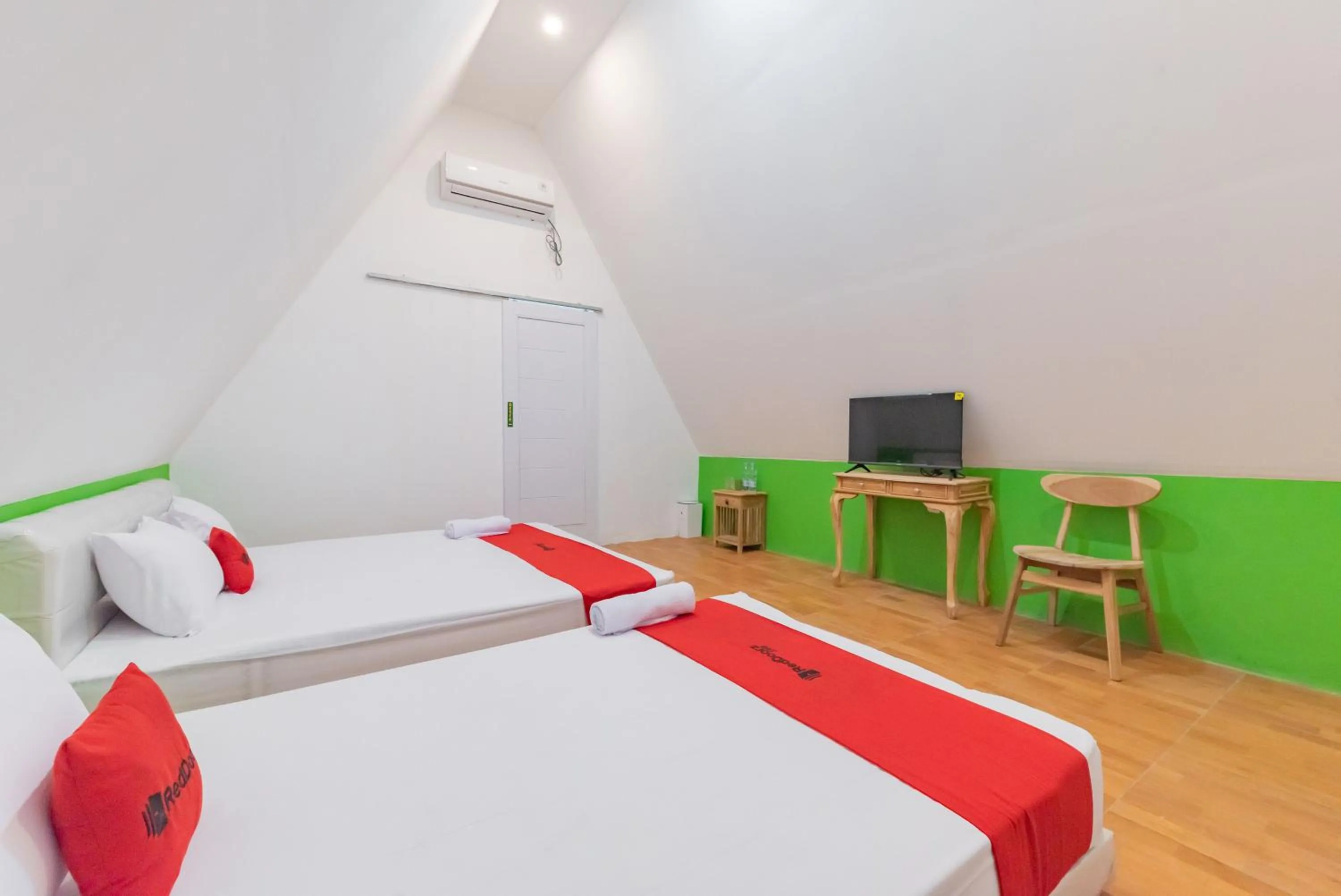 Bed in RedDoorz Syariah Plus Near Sukabumi Station