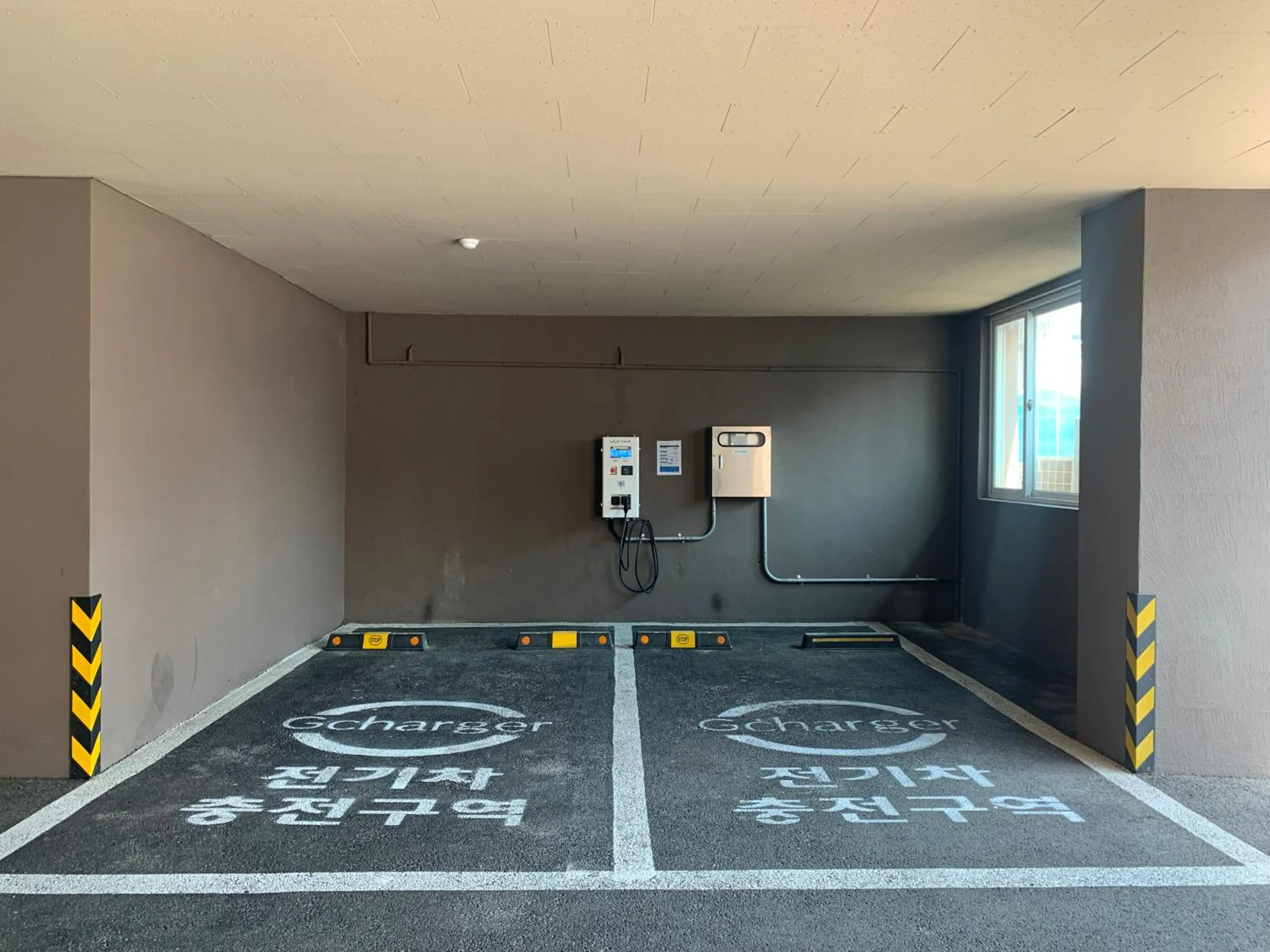 Parking in I-check Hyunjin Hotel