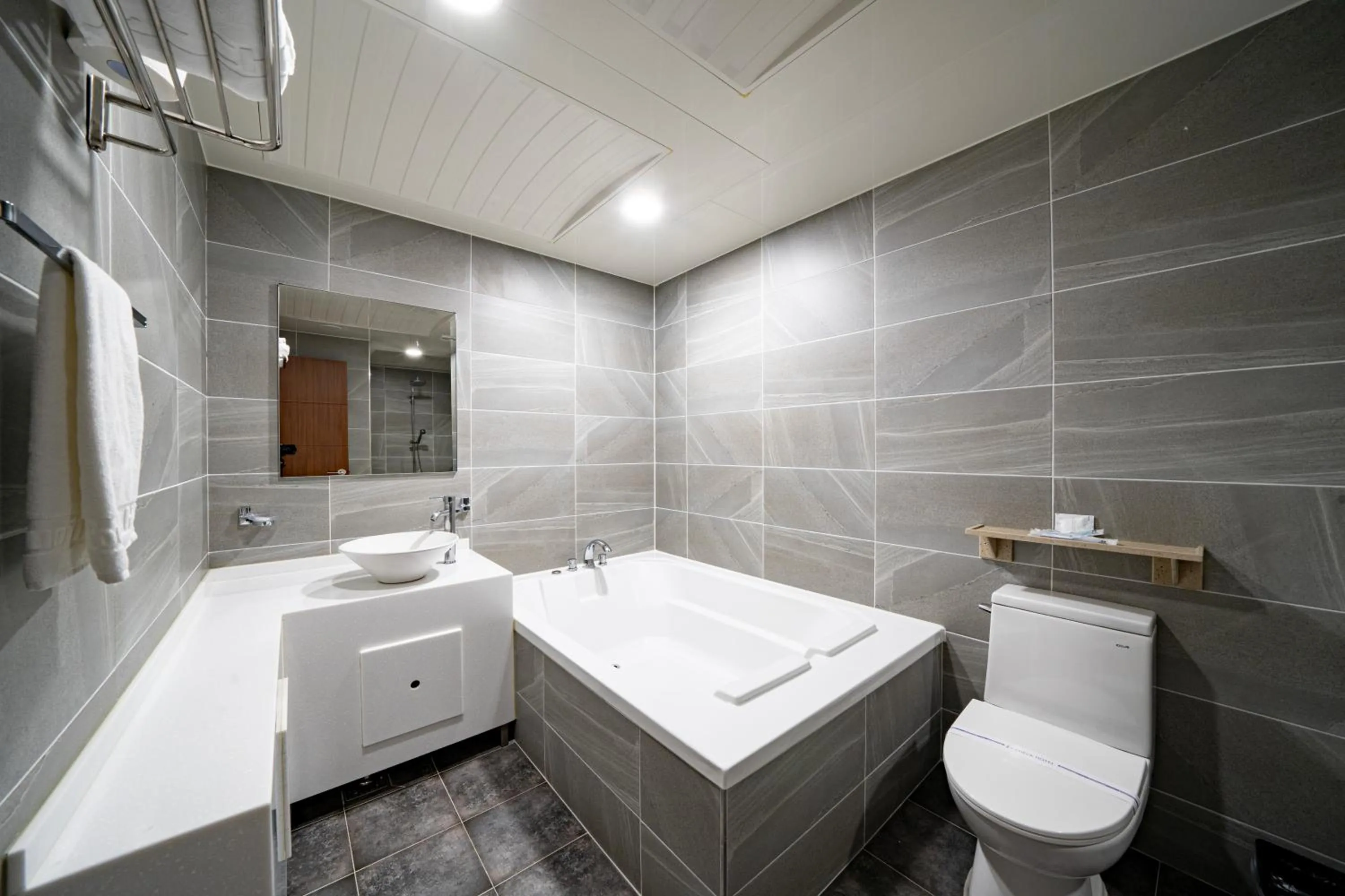 Bath in I-check Hyunjin Hotel