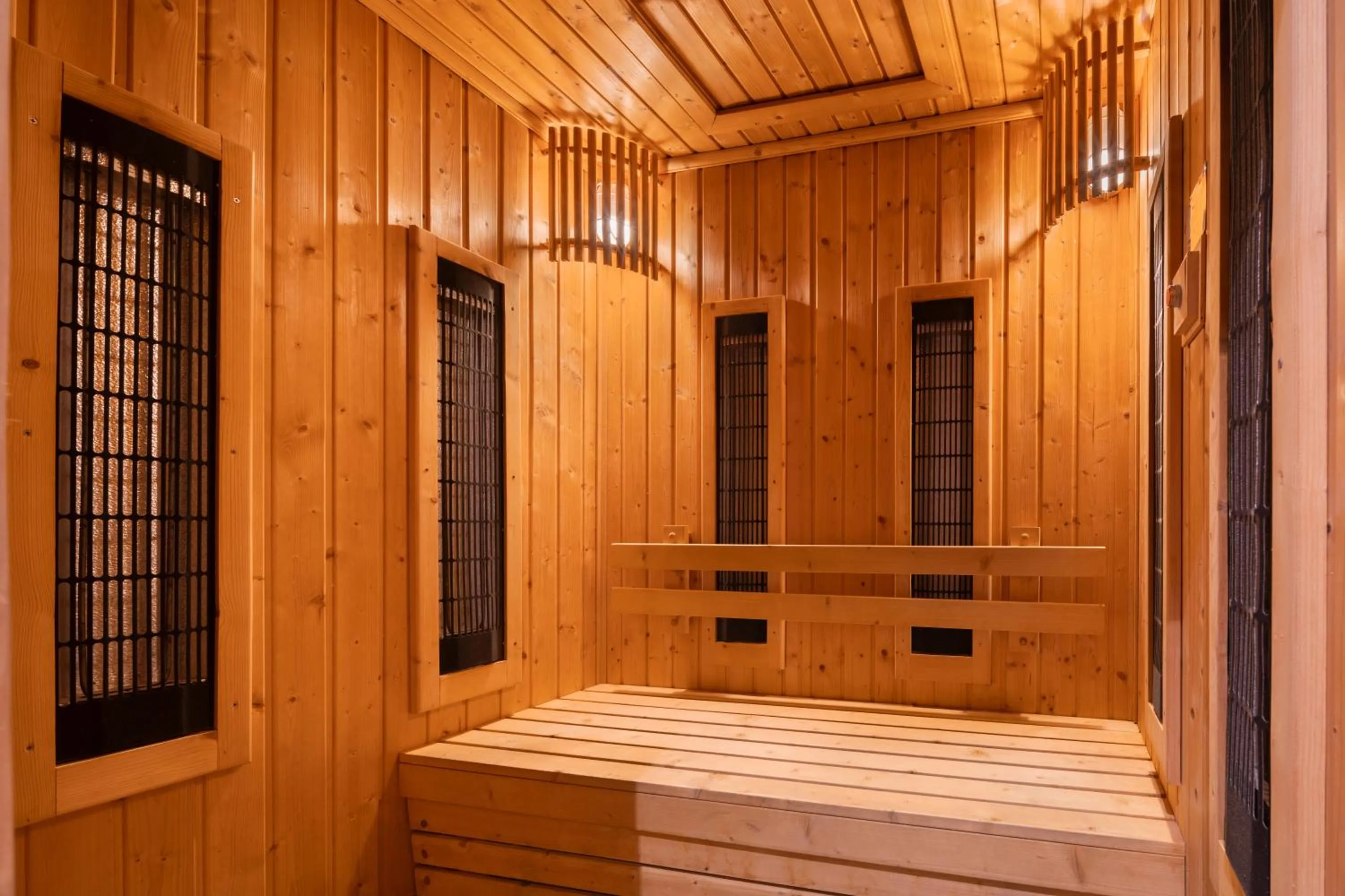 Sauna in Hampton Residence Next To Emporium