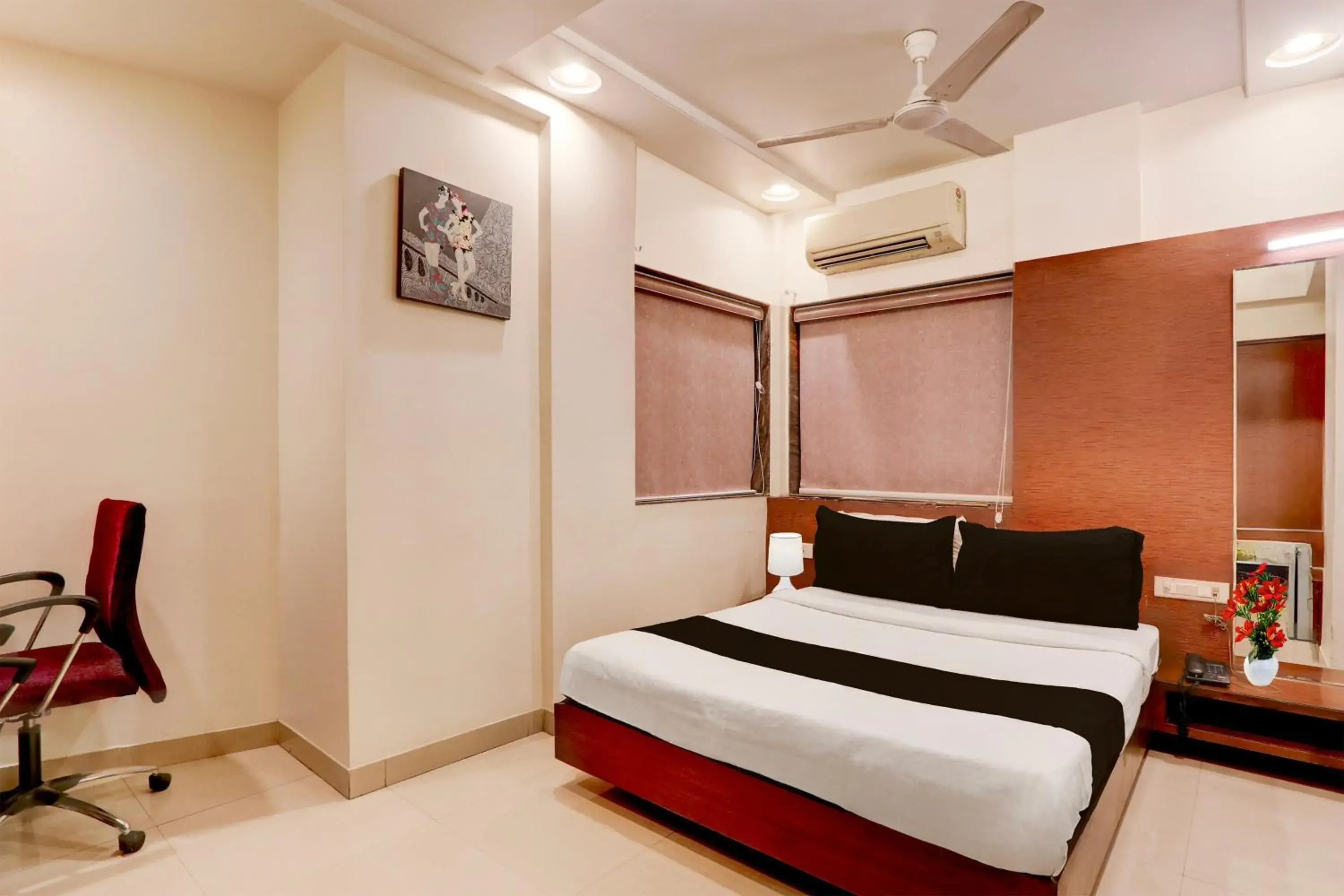 Standard Double Room - single occupancy in Super Townhouse Oak Ramdaspeth Downtown Standard Double Room - single occupancy in Super Townhouse Oak Ramdaspeth Downtown