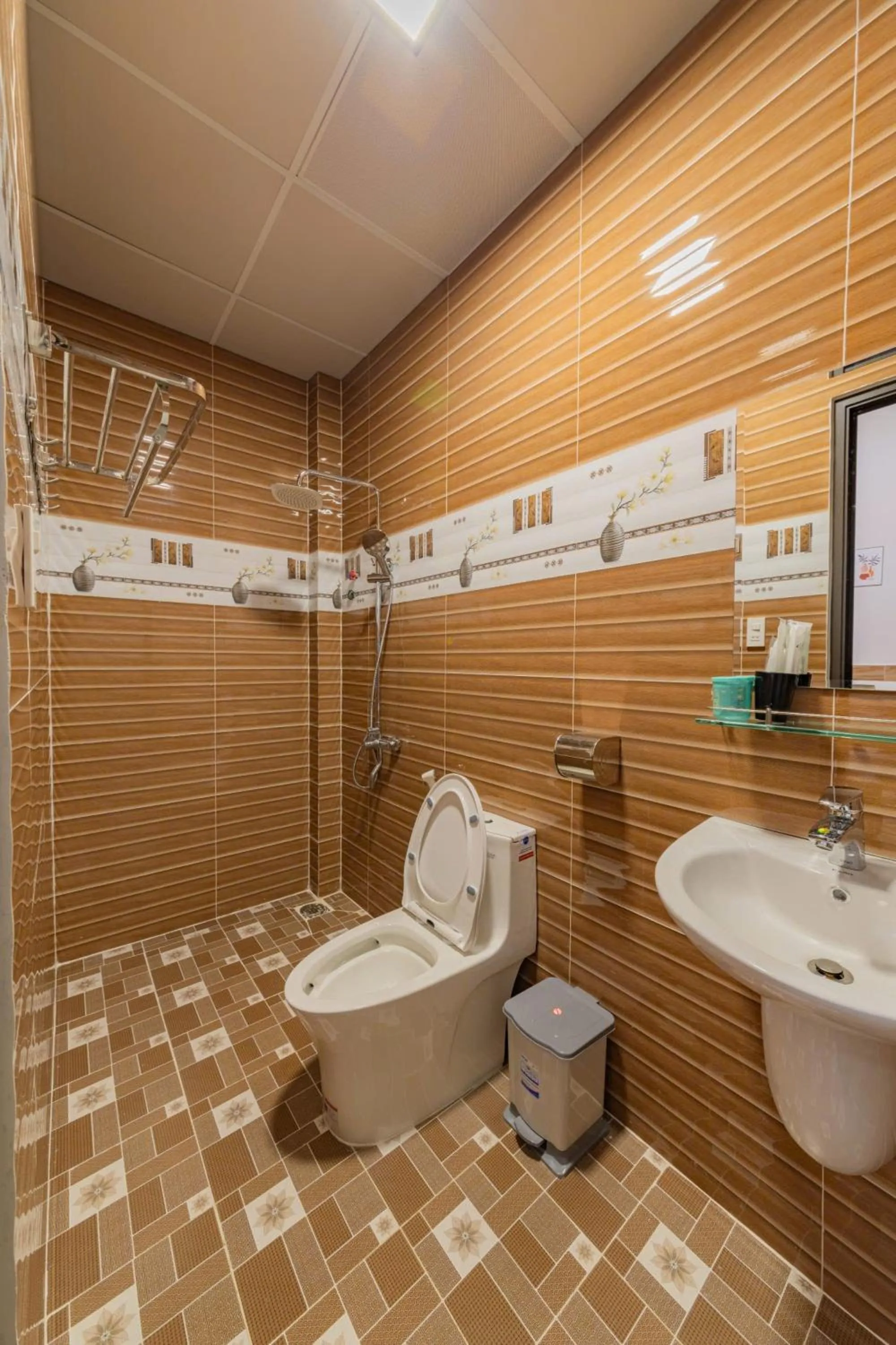 Bathroom in White Villa Đà Lạt