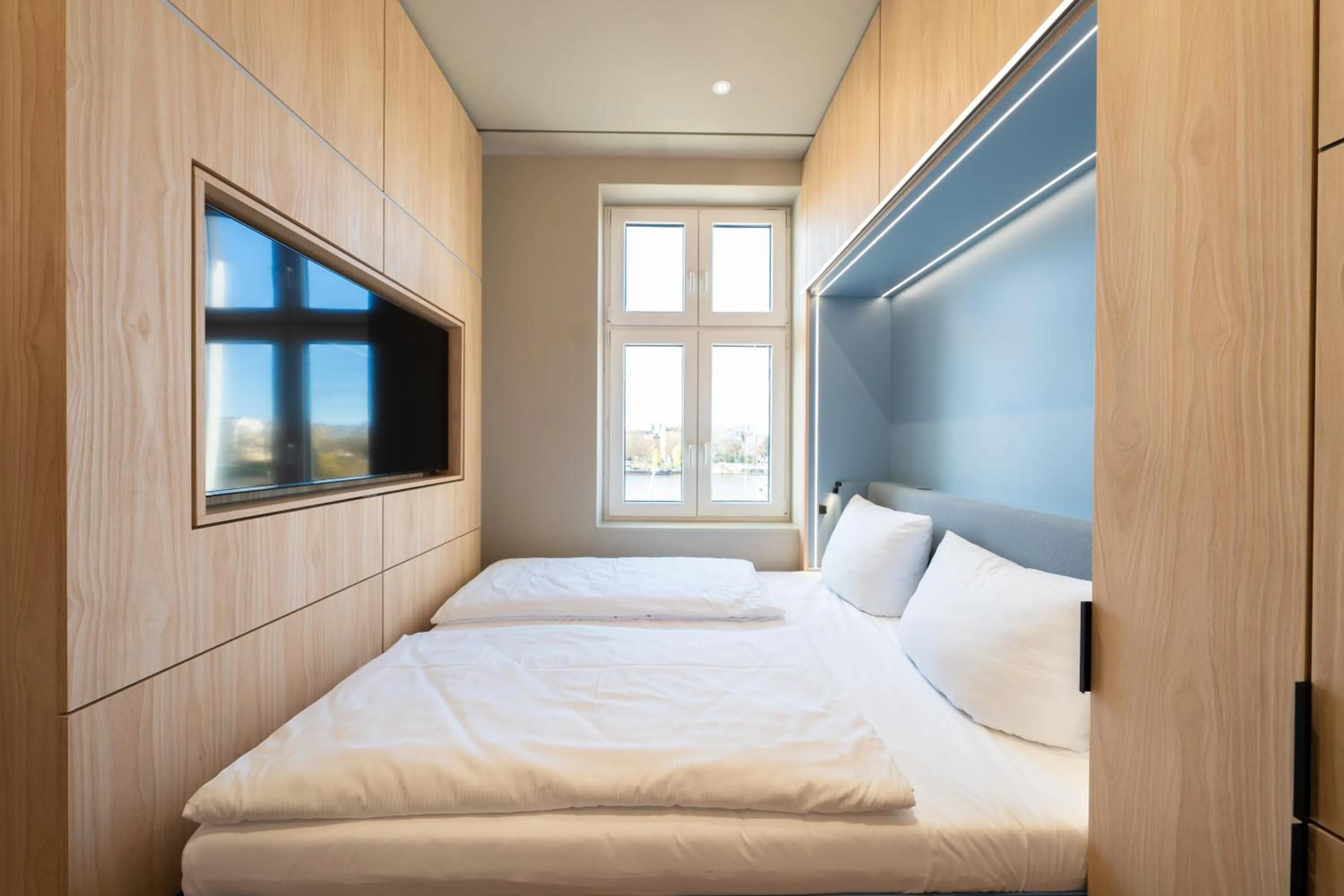 Bed in Homaris East Side - Digital Check In