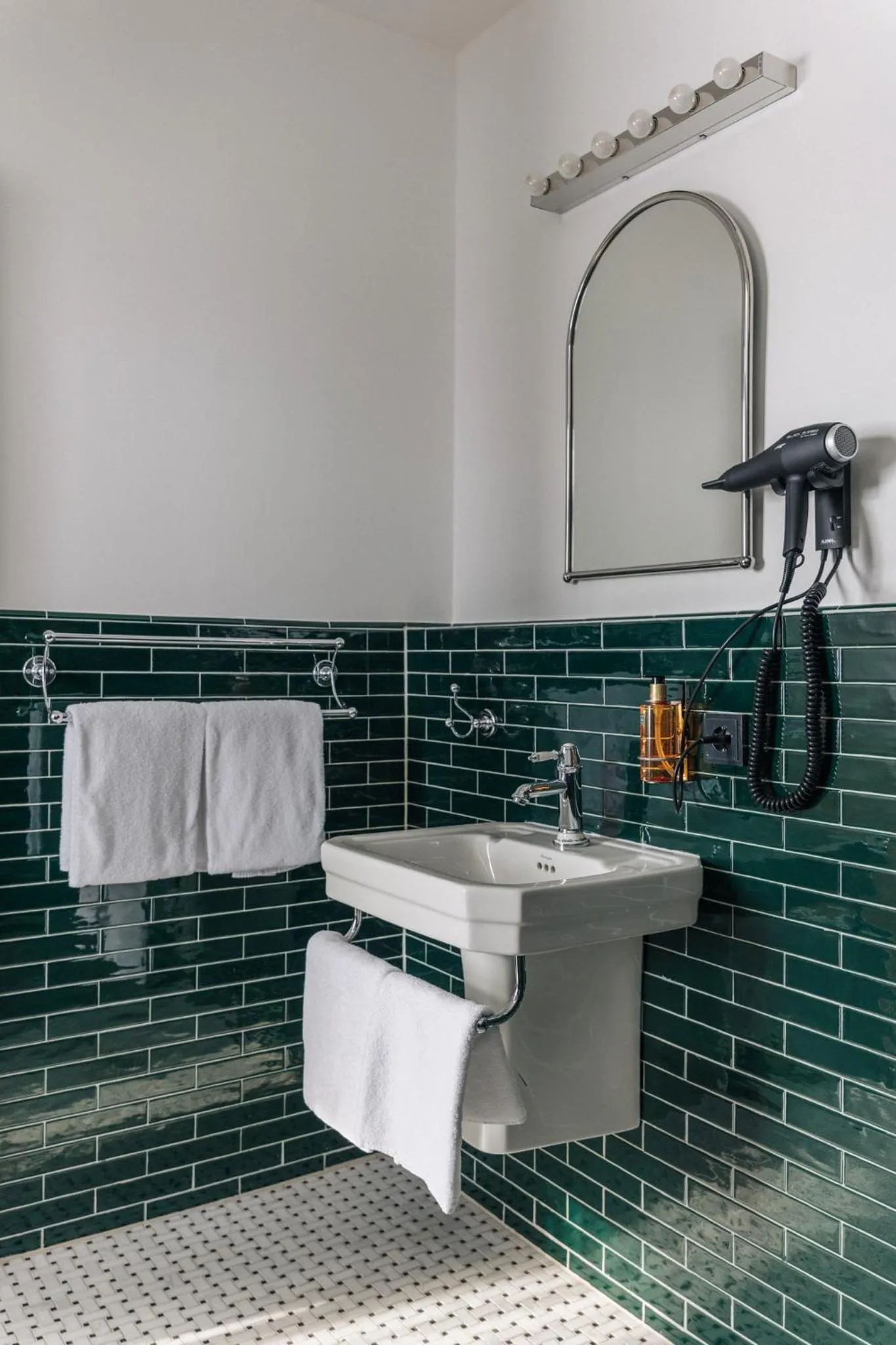 Bathroom in Homaris East Side