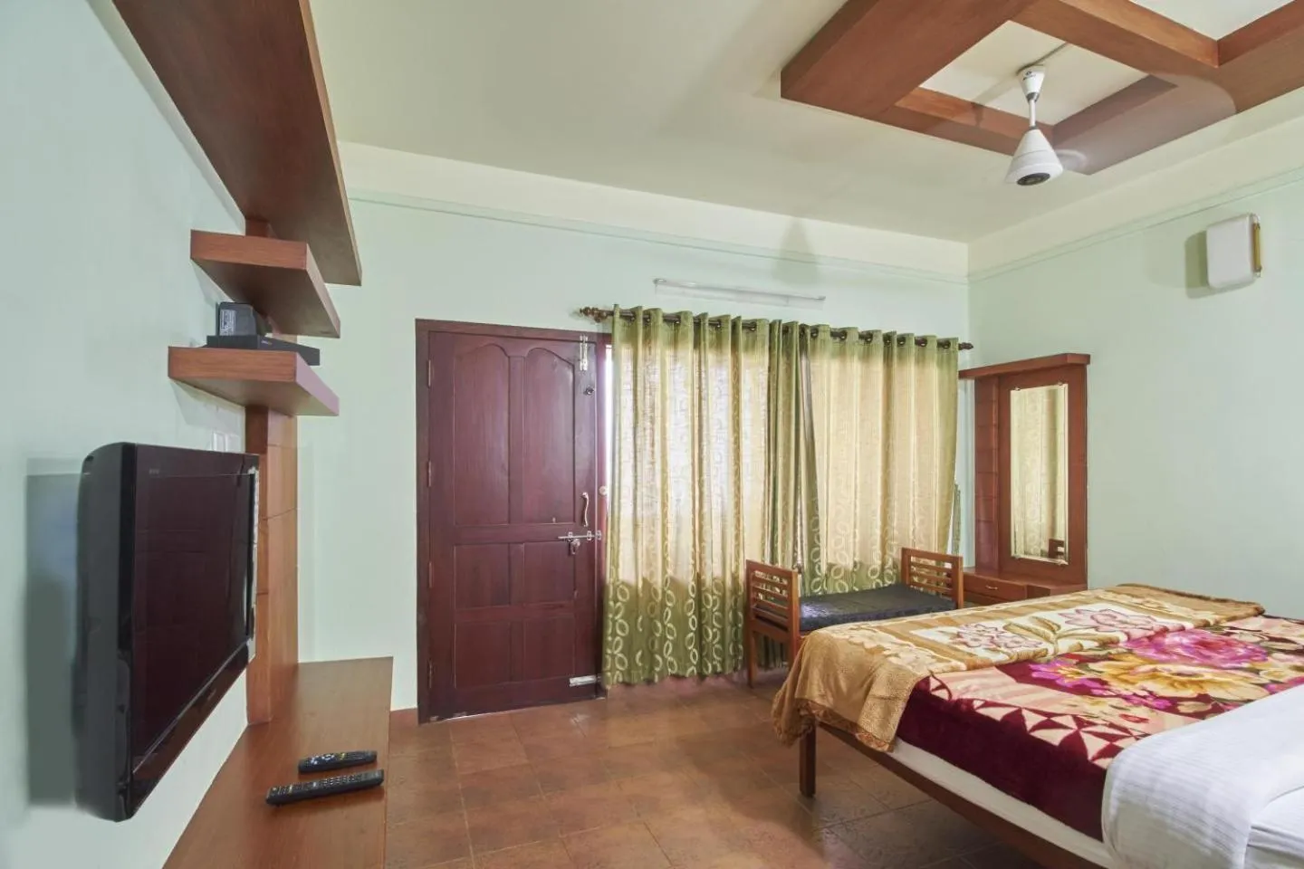 Bedroom, Bed in Shamrock Holiday Home