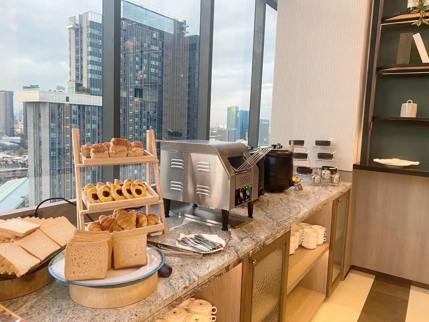 Breakfast in The Quarter Ratchayothin by UHG