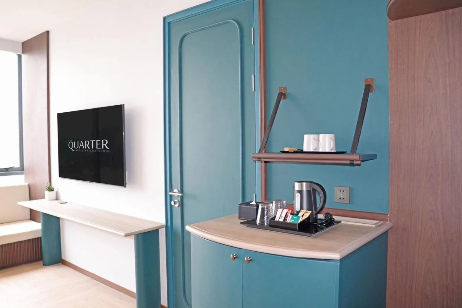 Coffee/tea facilities in The Quarter Ratchayothin by UHG