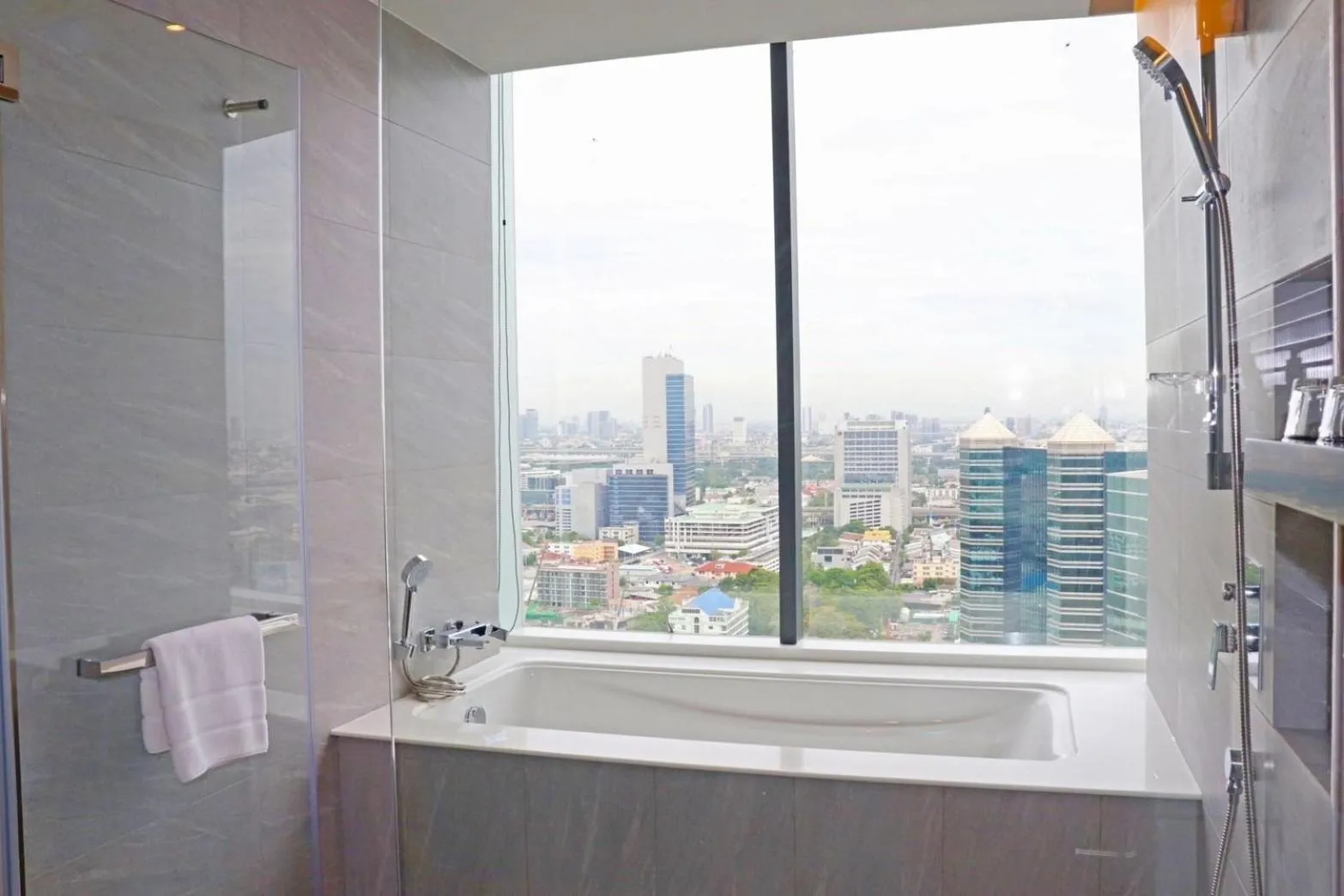 Bath in The Quarter Ratchayothin by UHG