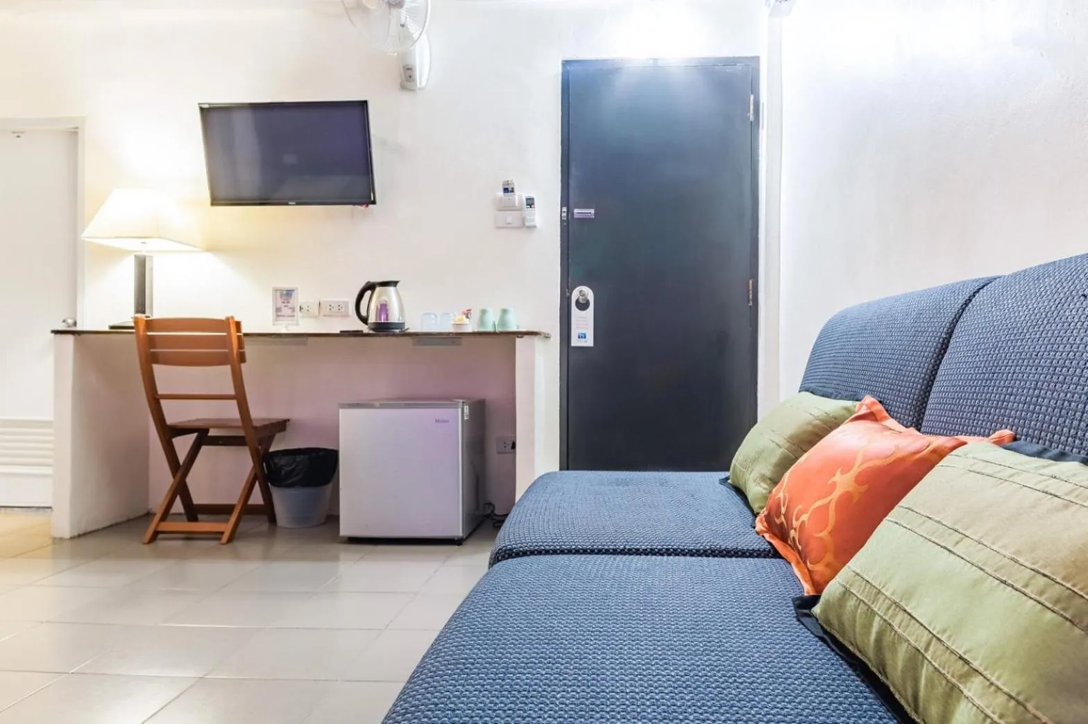 TV and multimedia in THE BEACH CHA AM Guest House