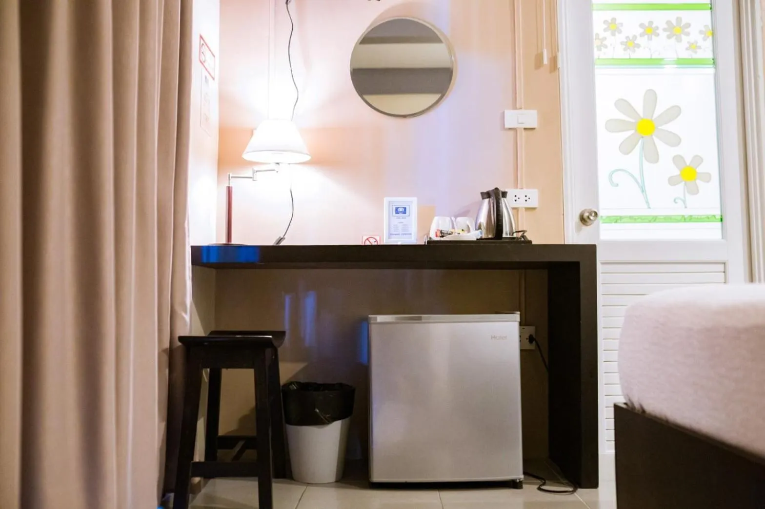 Coffee/tea facilities, Bed in THE BEACH CHA AM Guest House