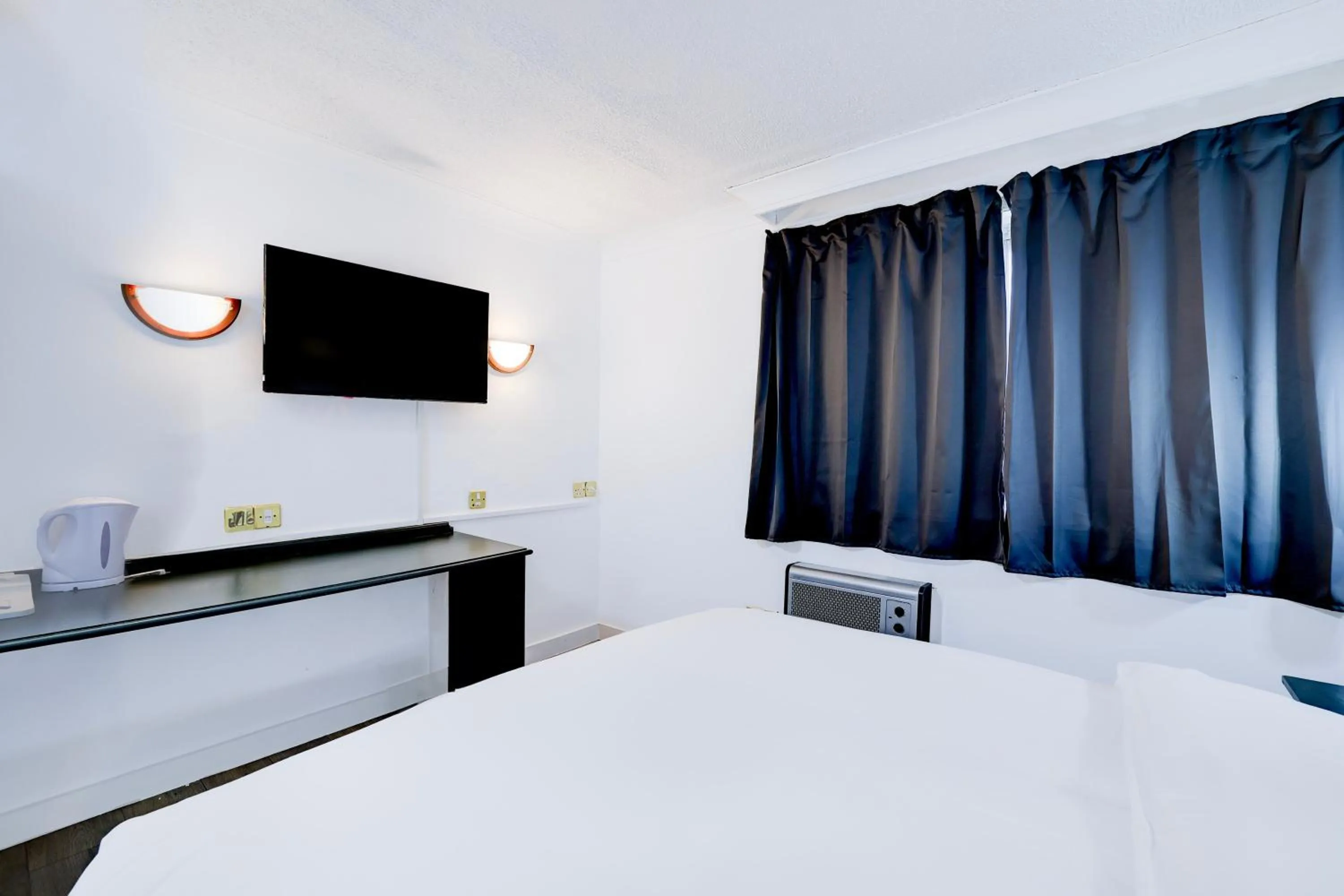 Bedroom, Bed in The Rivenhall Hotel in Witham, Chelmsford