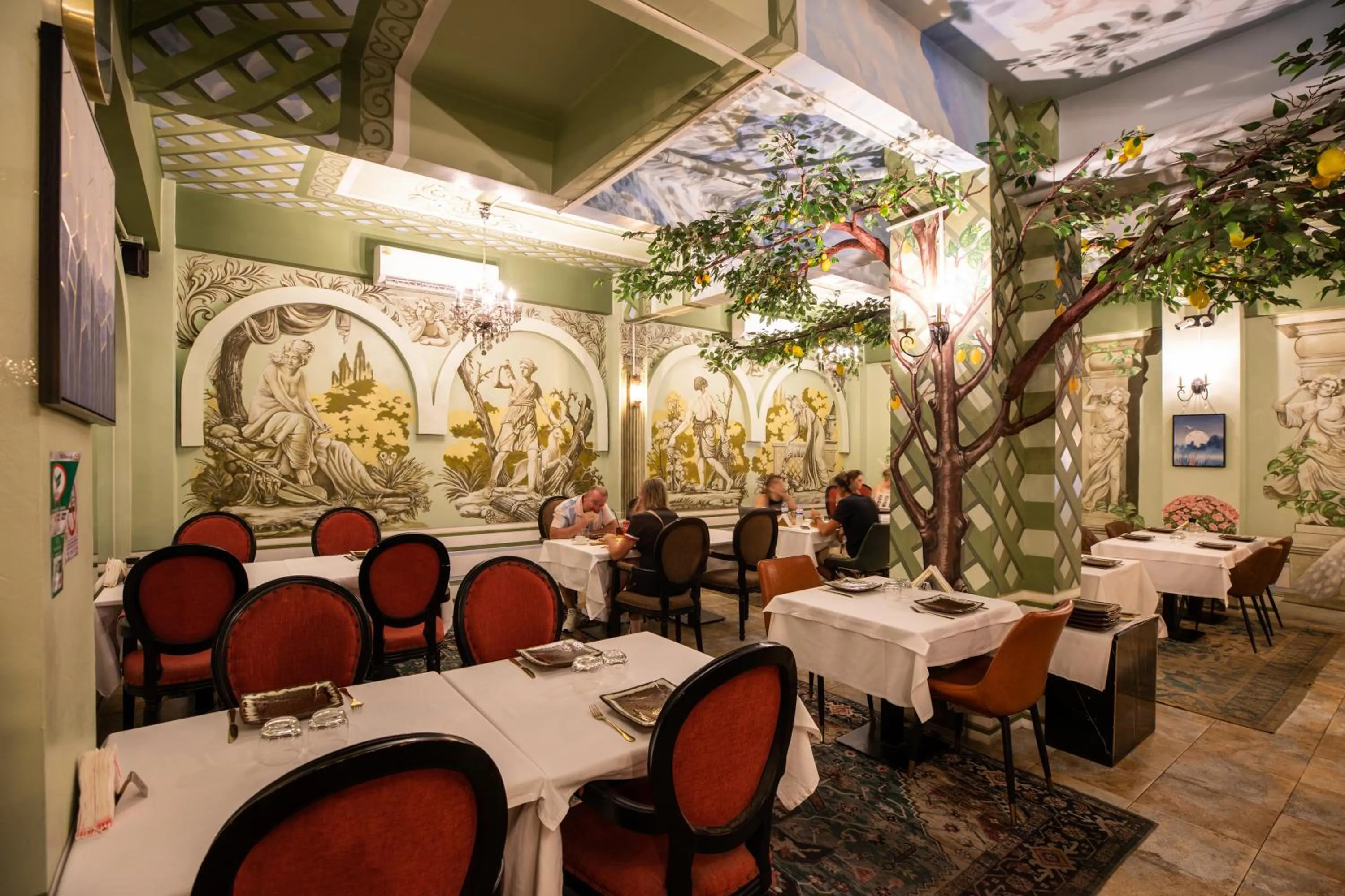 Restaurant/places to eat in Tuna Boutique Hotel Patong