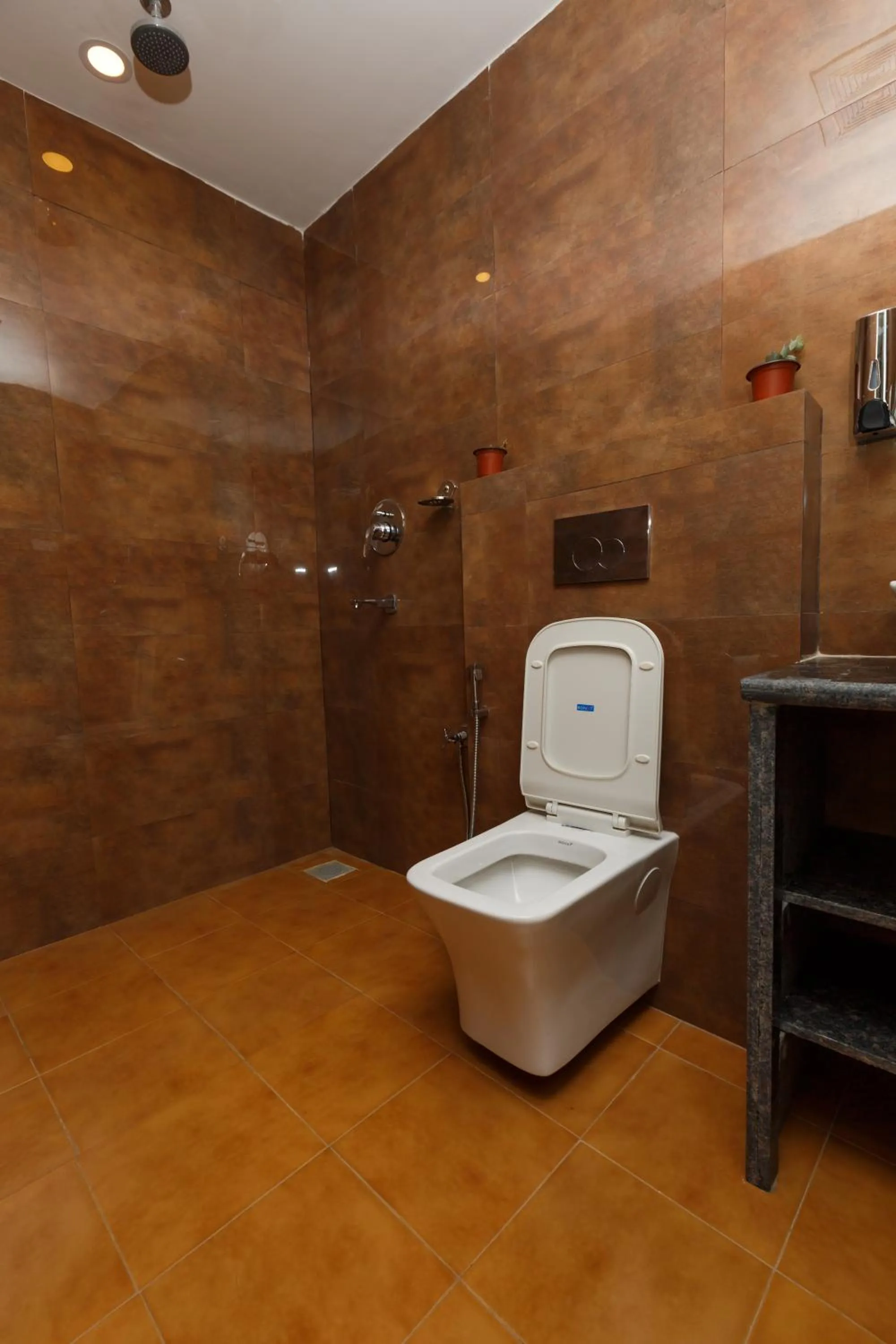 Shower in Samiyog Tourist Resort