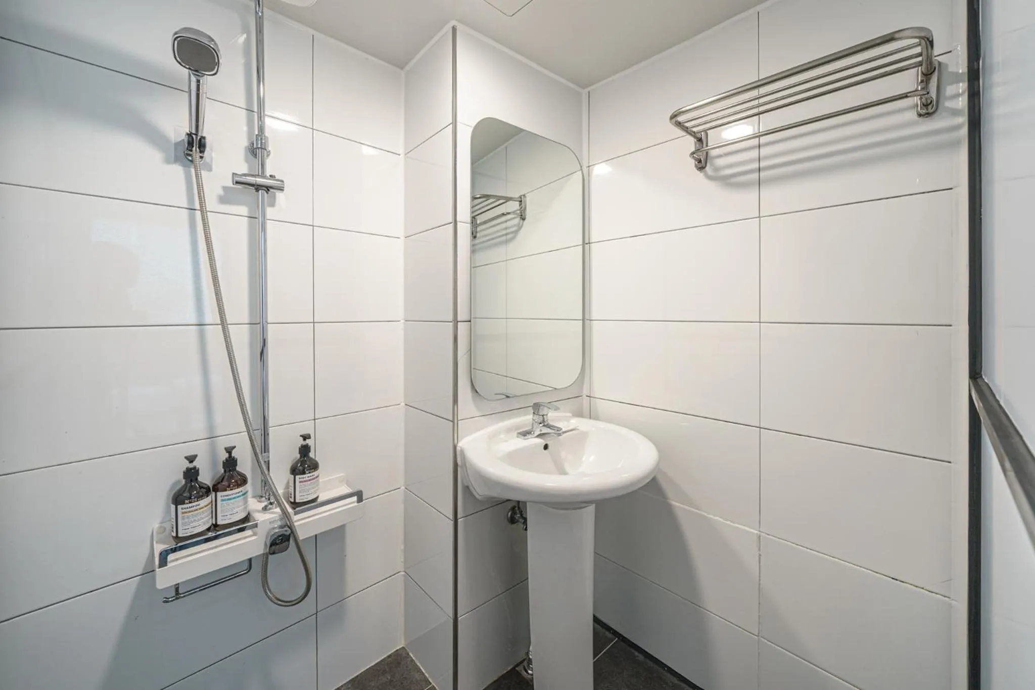 Bathroom in No 25 Hotel Dongam Branch