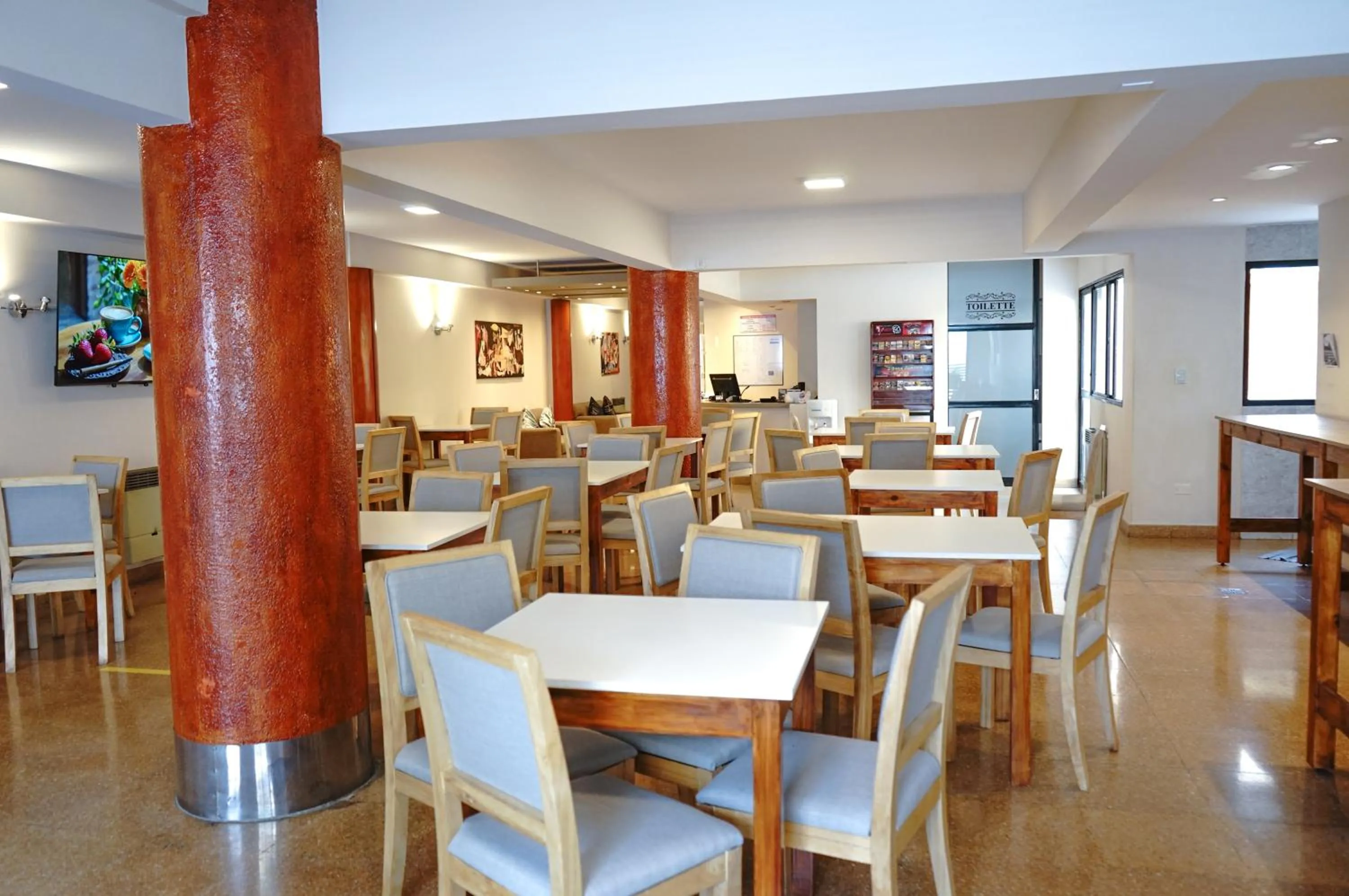 Restaurant/places to eat in GS Hotel