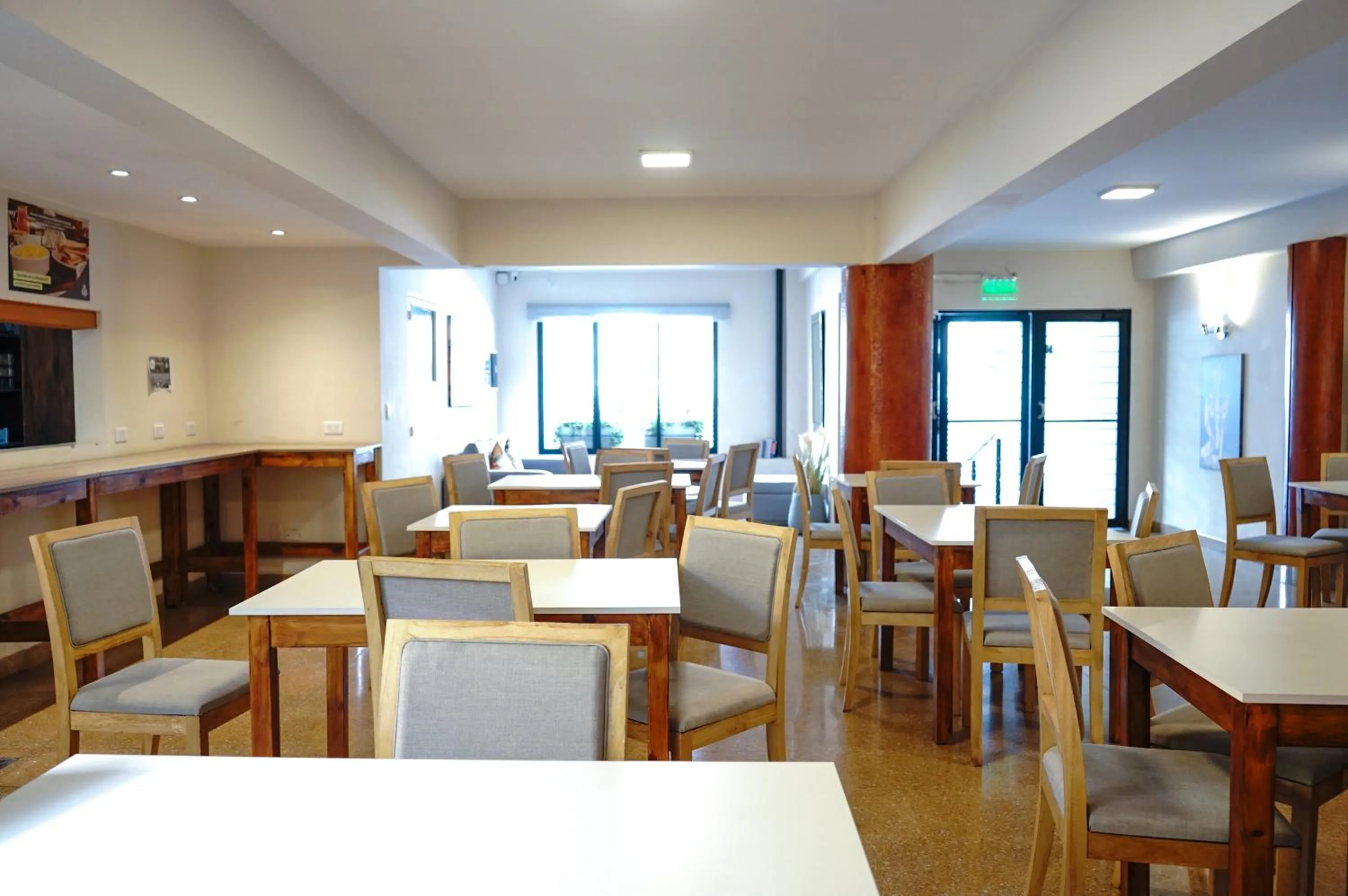 Restaurant/places to eat in GS Hotel