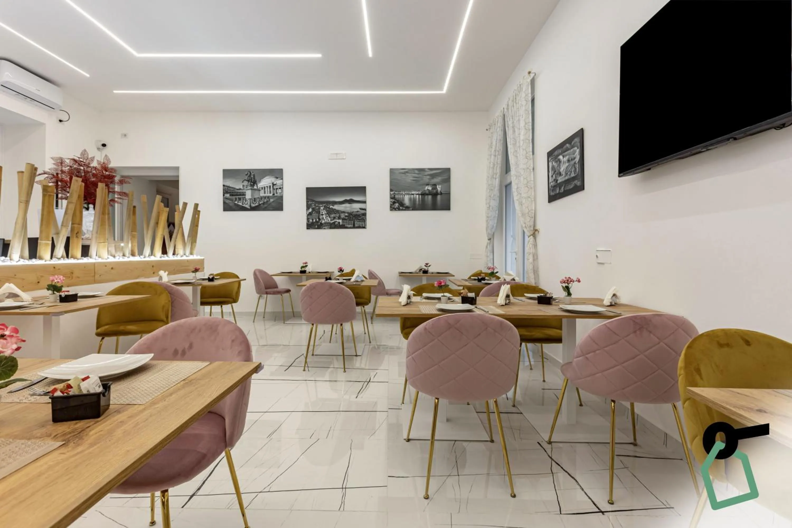 Restaurant/places to eat in Hotiday Room Collection - Napoli Sant'Arcangelo