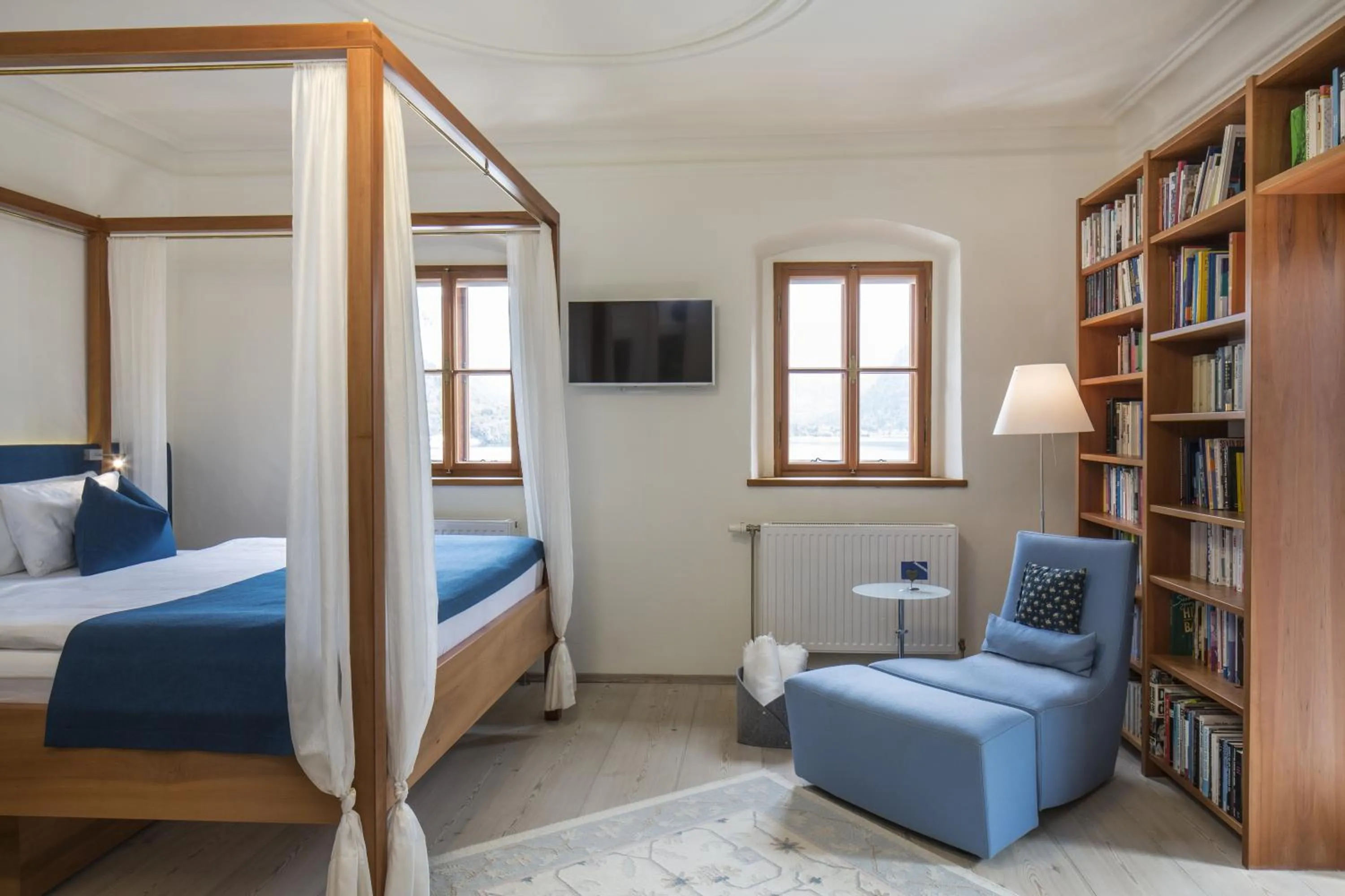Photo of the whole room, Bed in Hallstatt Hideaway - Adults only