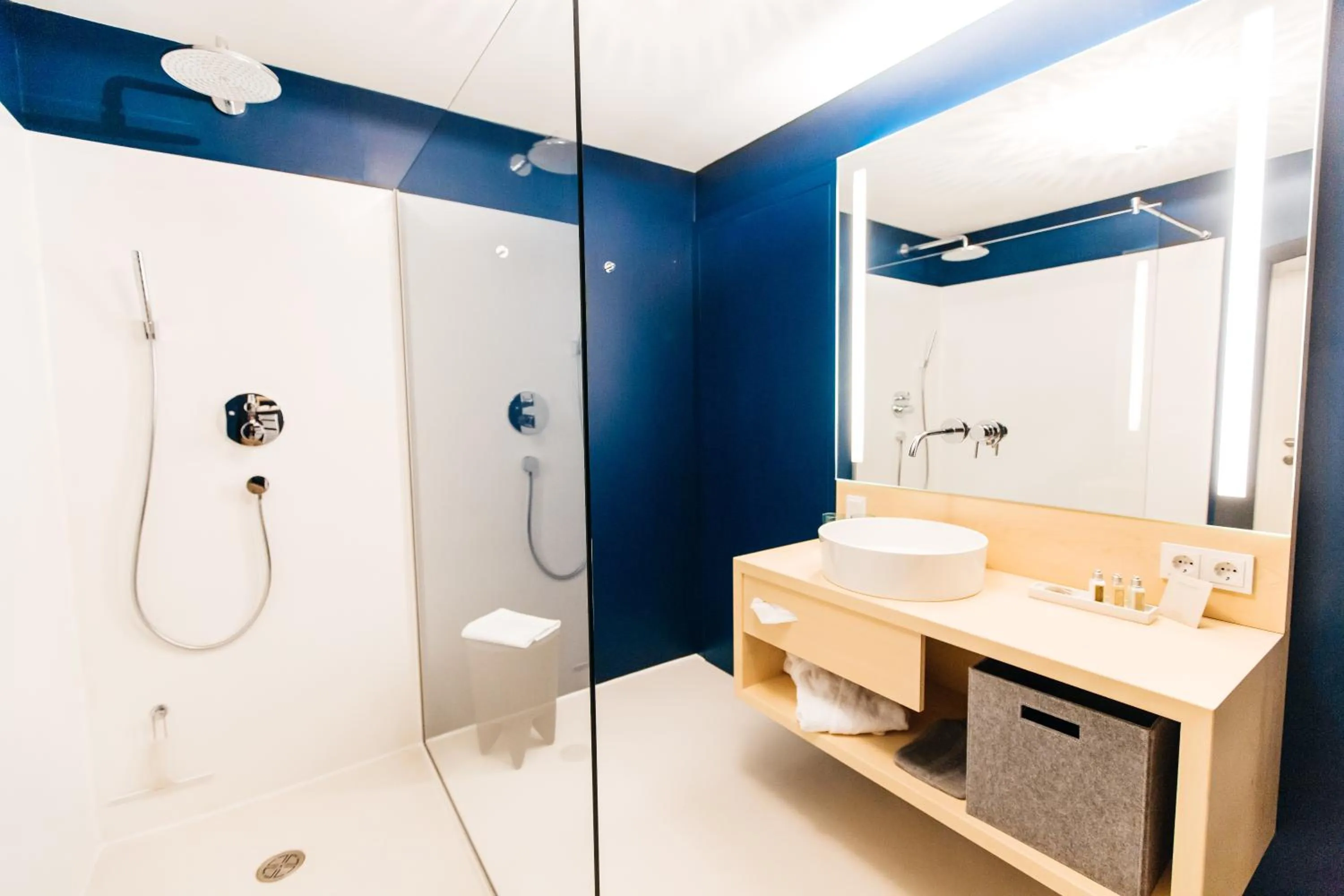 Shower in Hallstatt Hideaway - Adults only