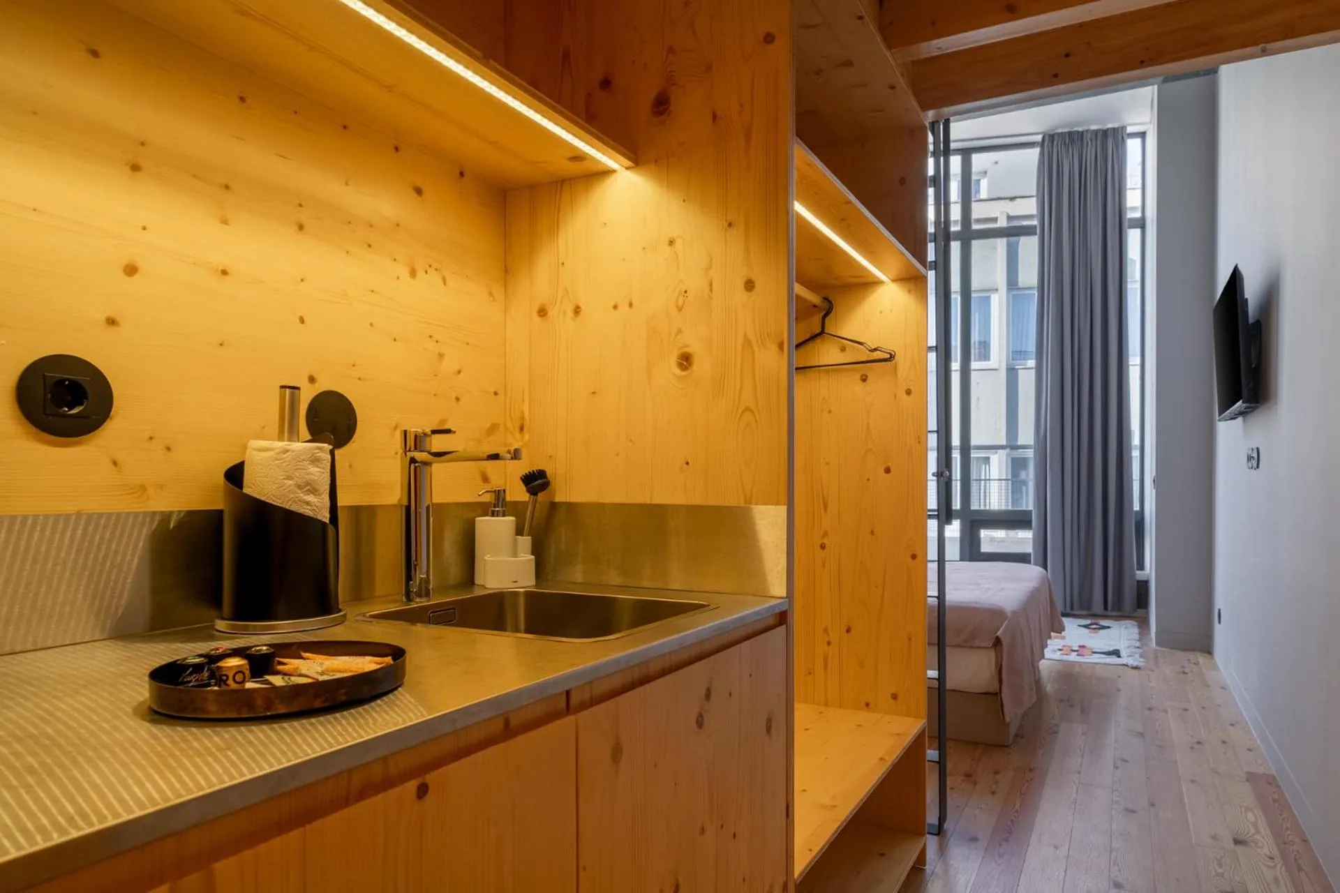 TV and multimedia in Limehome Porto Rua da Conceicao