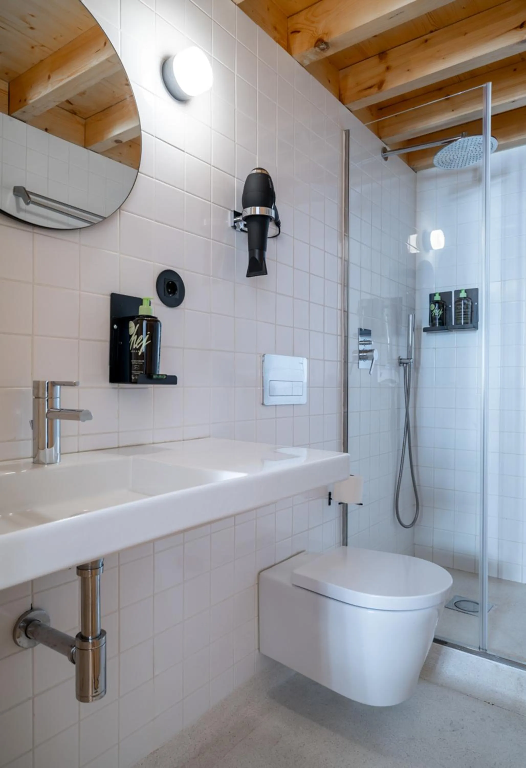 Shower in Limehome Porto Rua da Conceicao