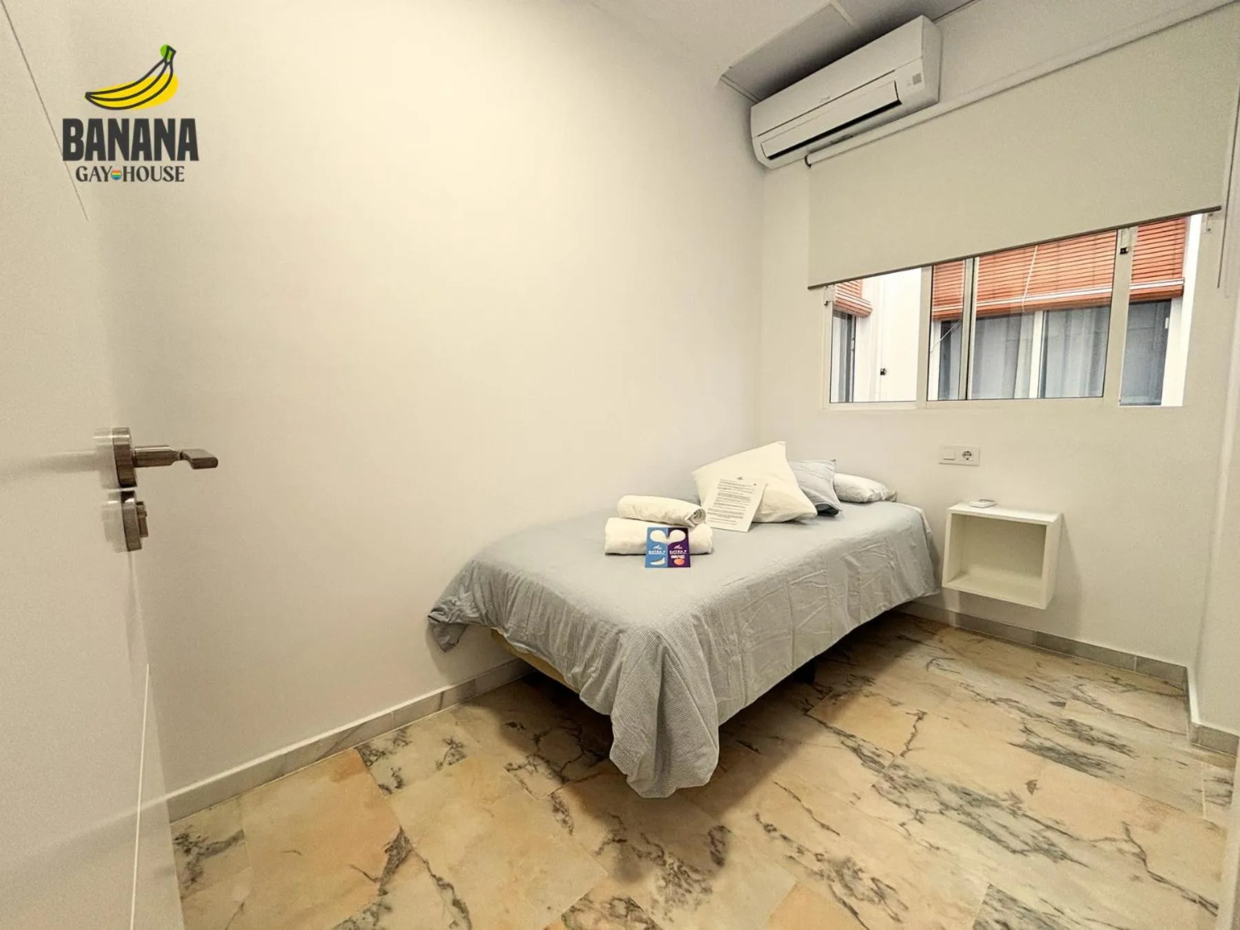 Bed in Banana Gay House - Only Men