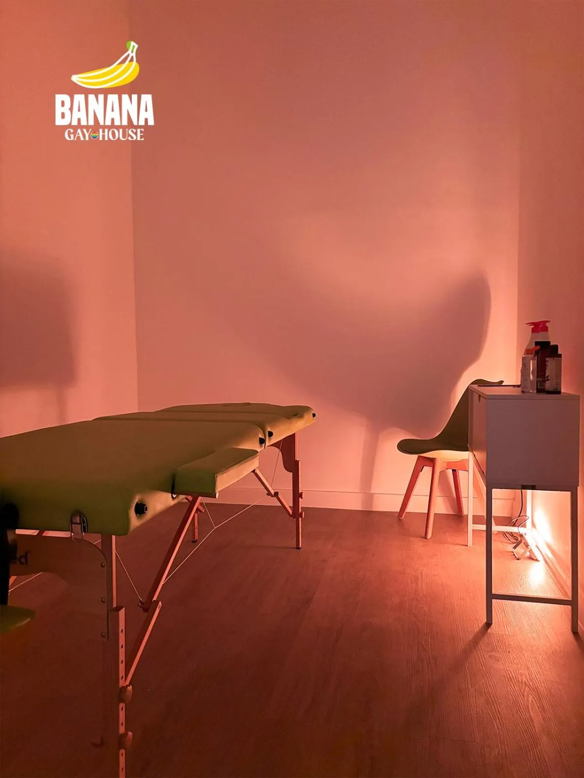 Massage in Banana Gay House - Only Men
