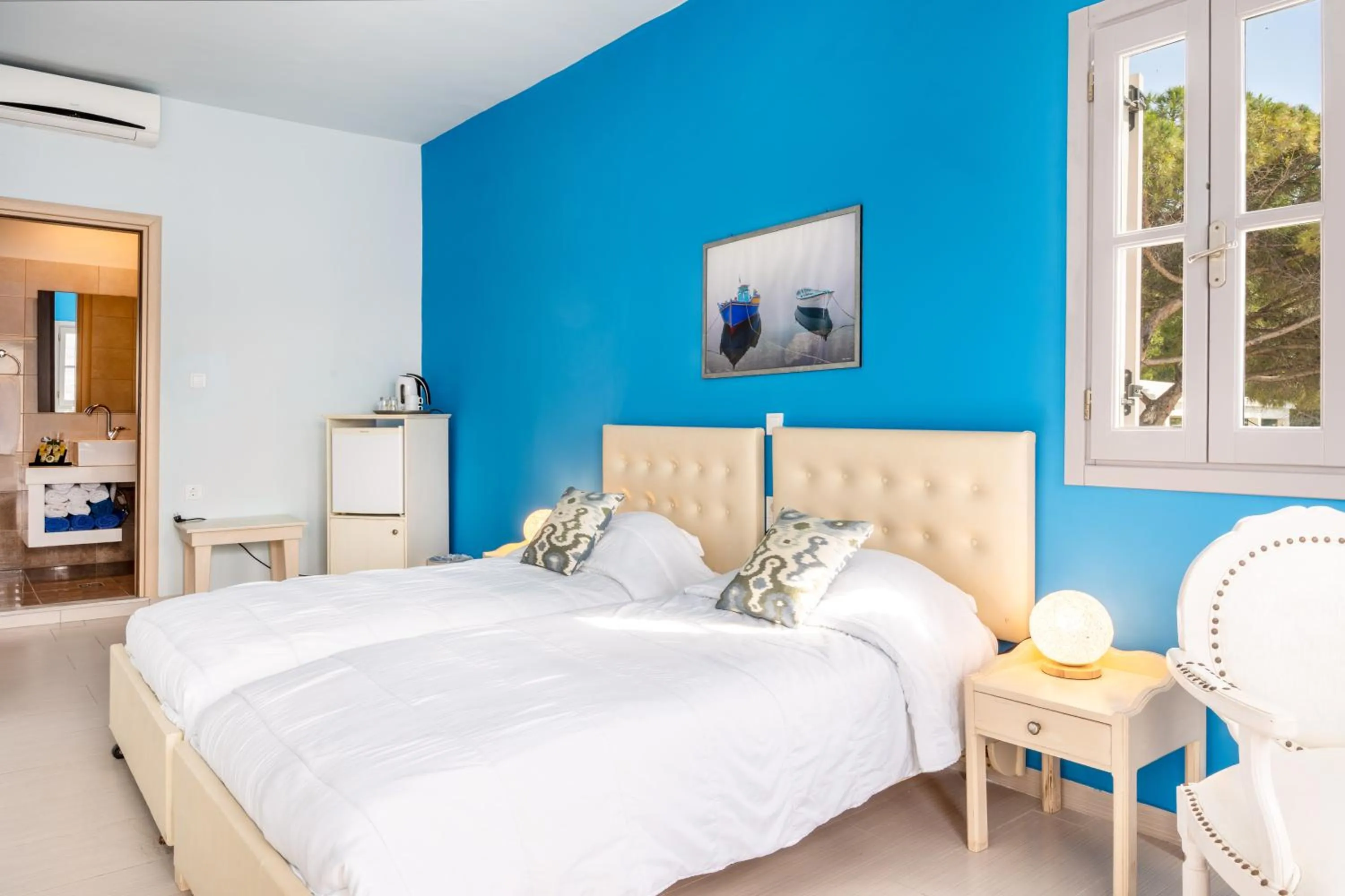 Bed in MasouriBlu Boutique Hotel