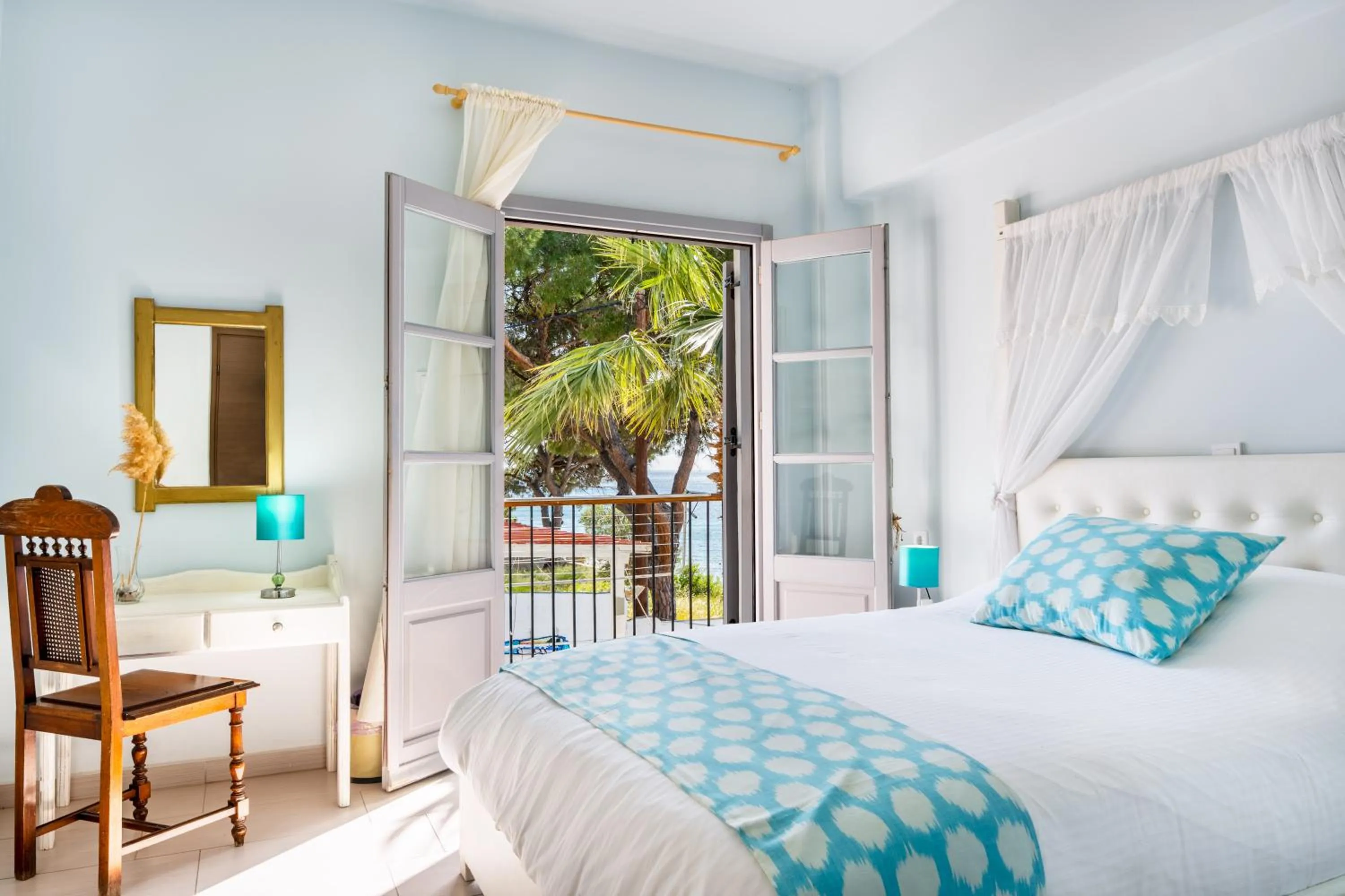 Bed in MasouriBlu Boutique Hotel