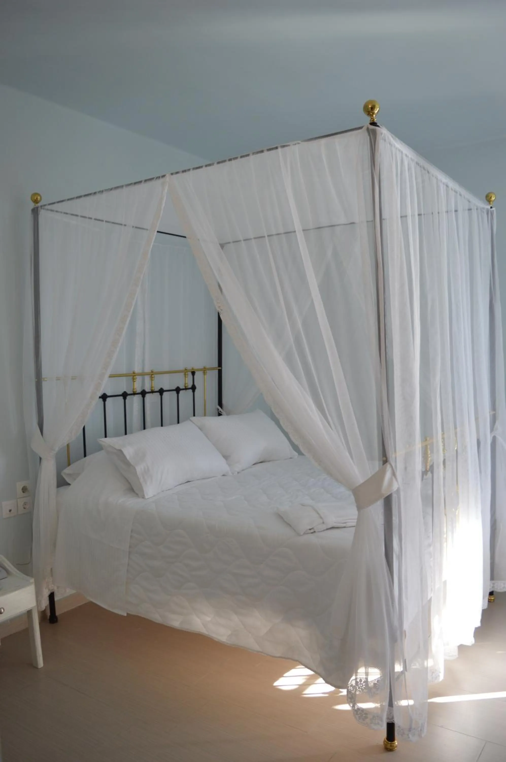 Bed in MasouriBlu Boutique Hotel