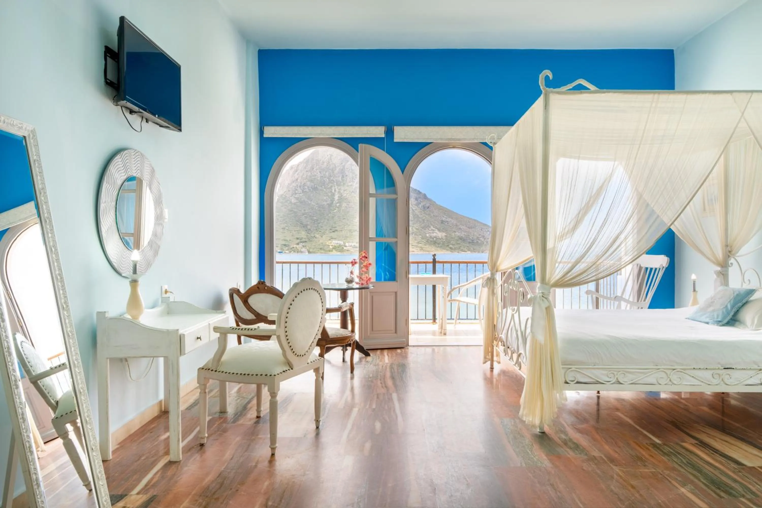 Bed in MasouriBlu Boutique Hotel