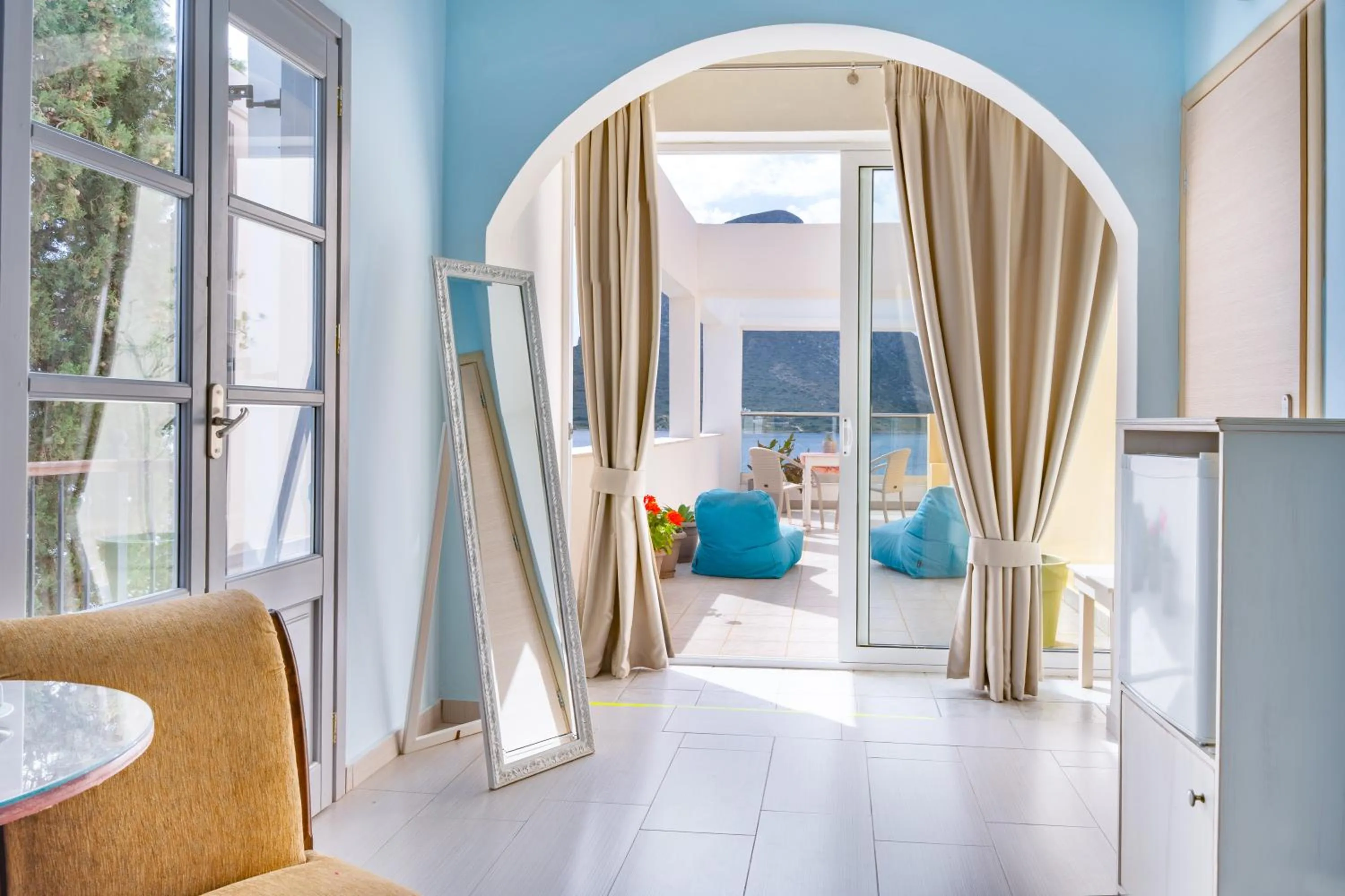 MasouriBlu Boutique Hotel