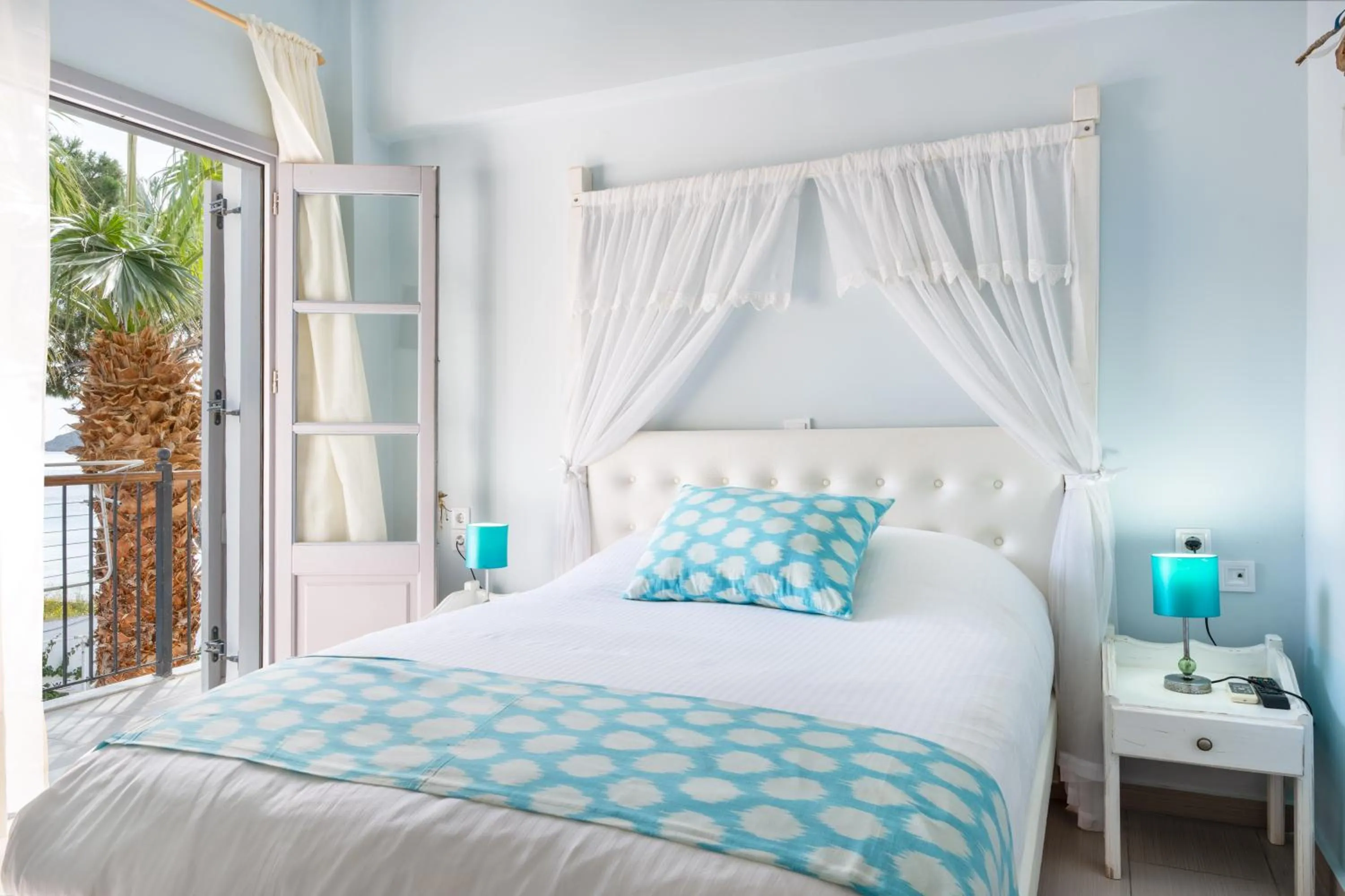 Bed in MasouriBlu Boutique Hotel