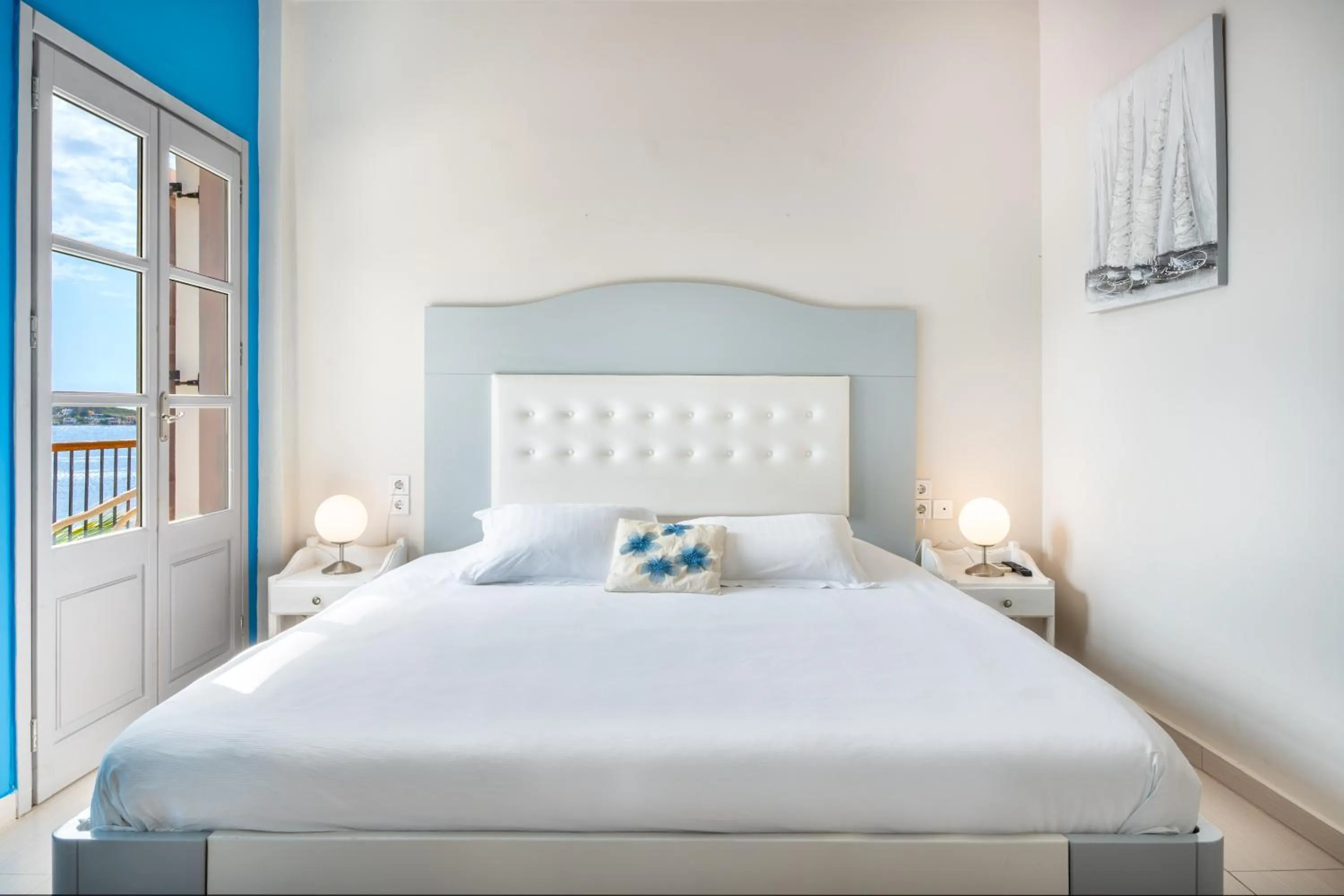 Bed in MasouriBlu Boutique Hotel