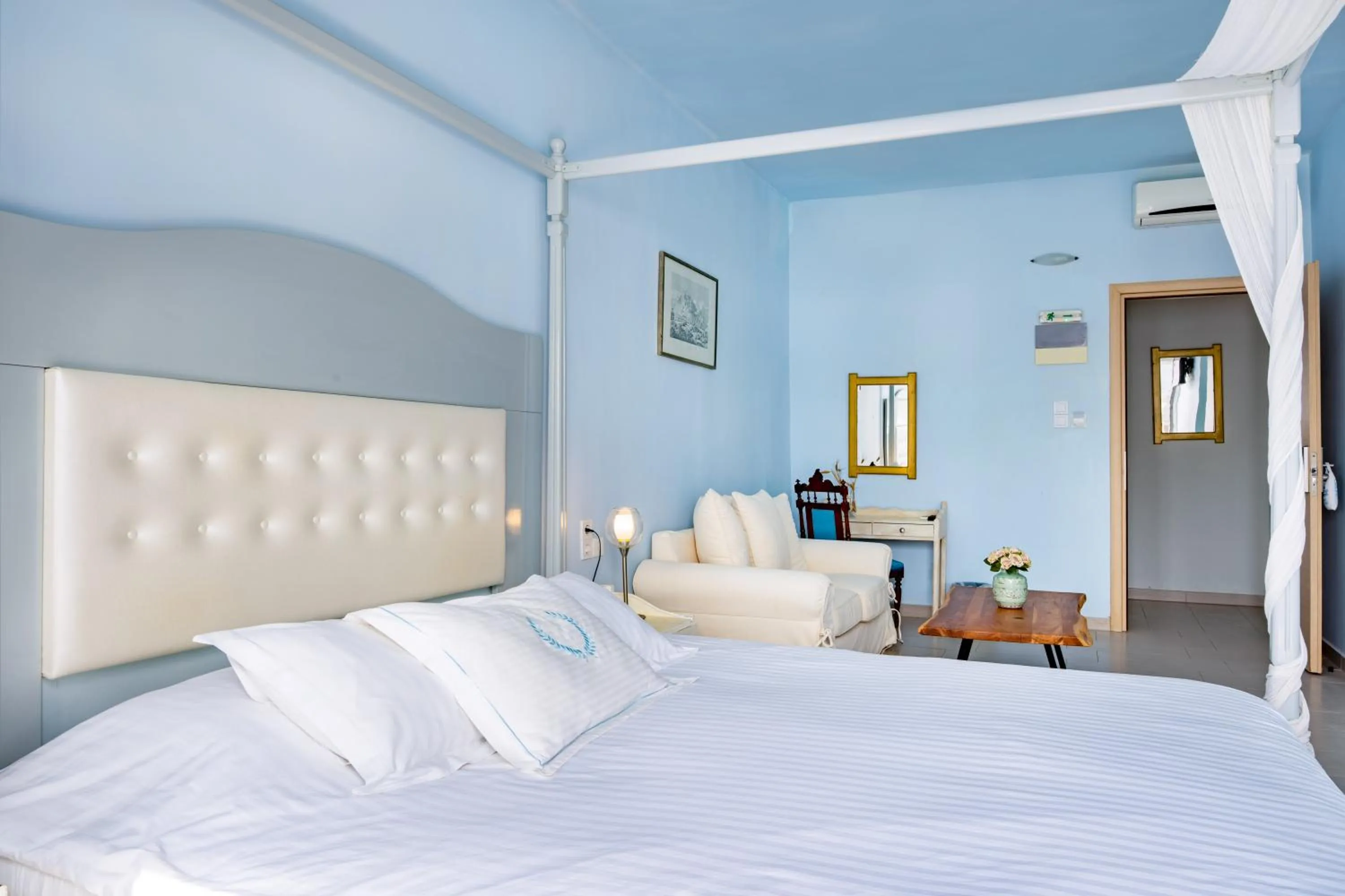 Bed in MasouriBlu Boutique Hotel