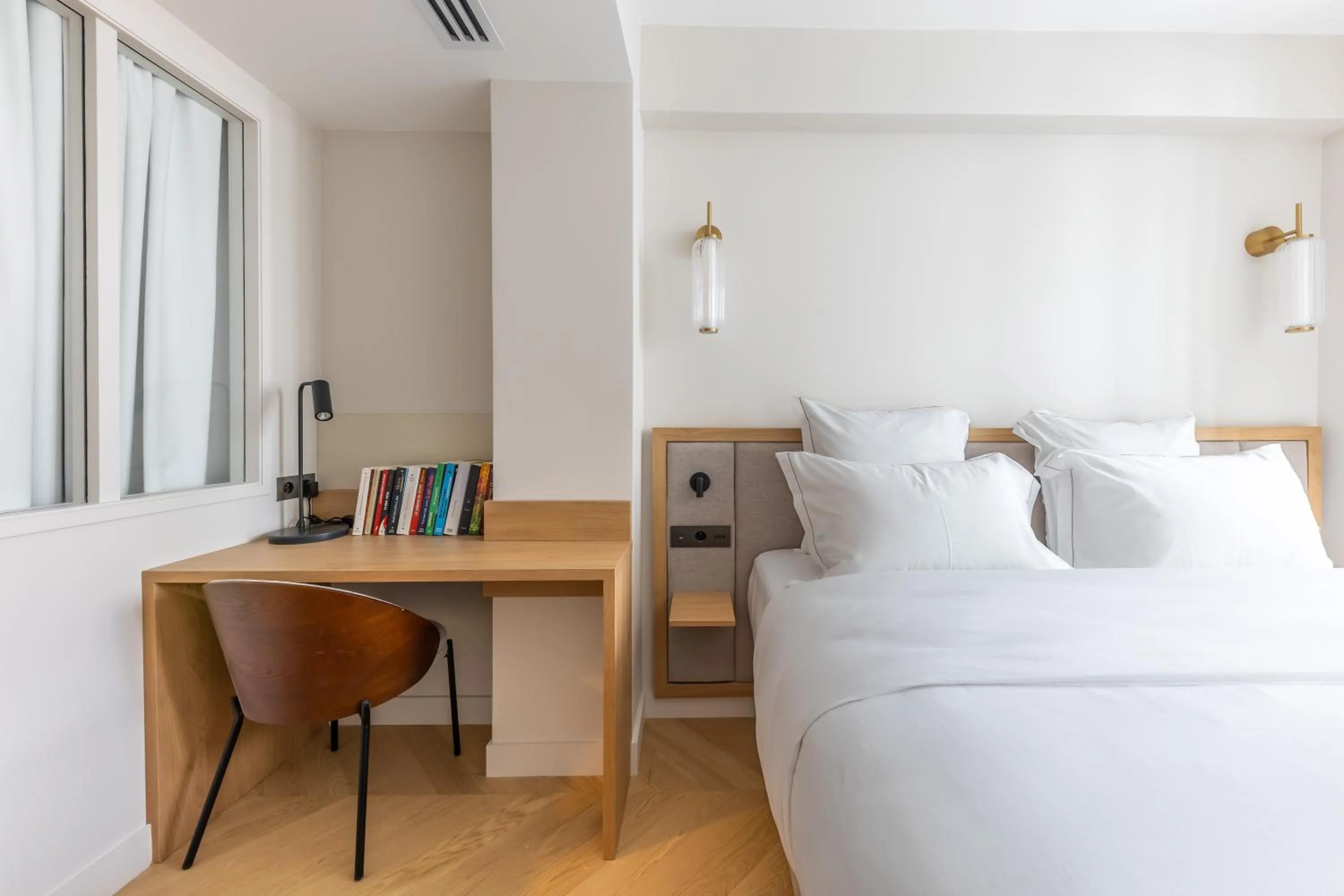 Seating area, Bed in Quartier Libre Opera