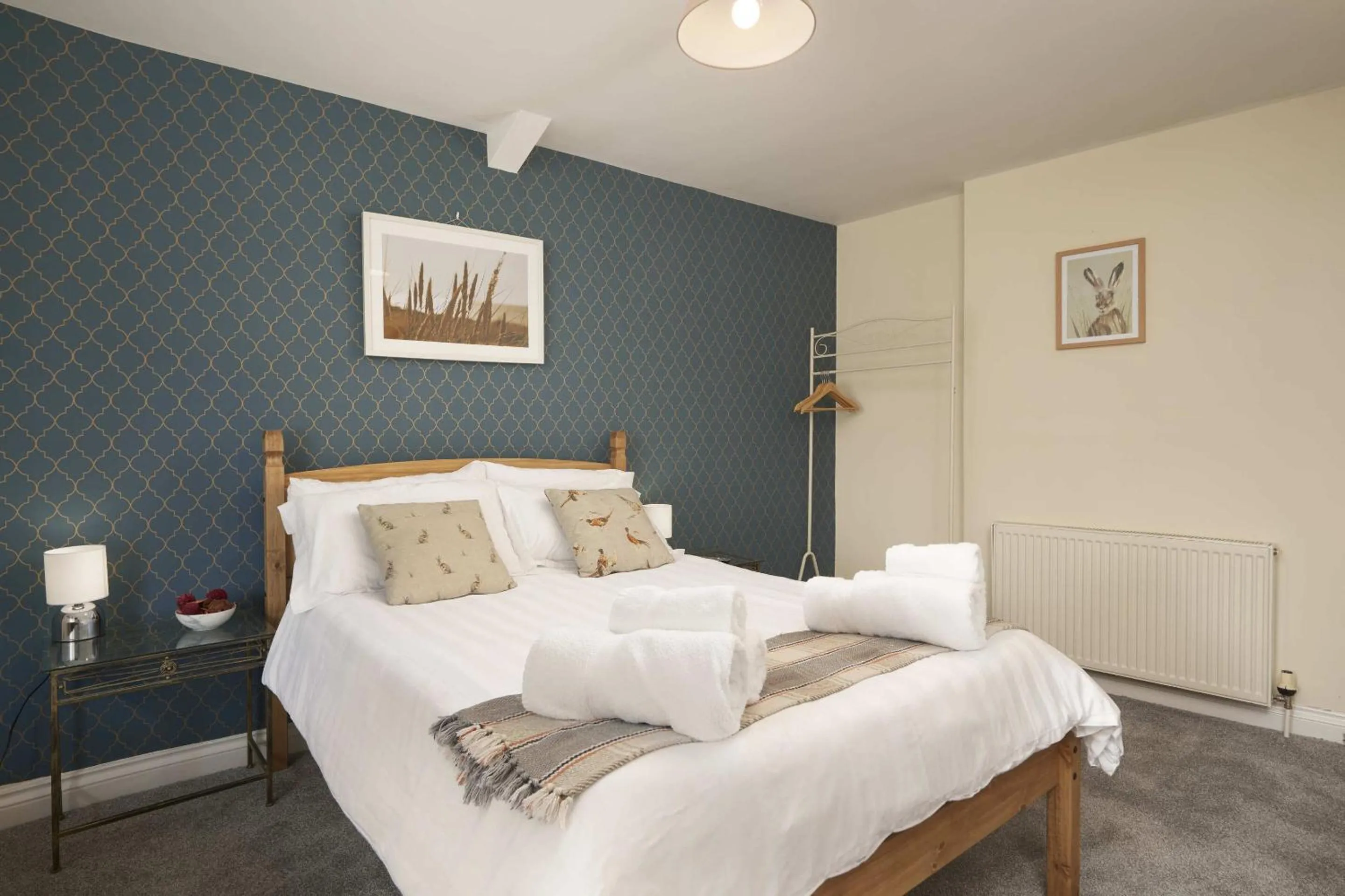 Bedroom, Bed in The White Hart Hotel