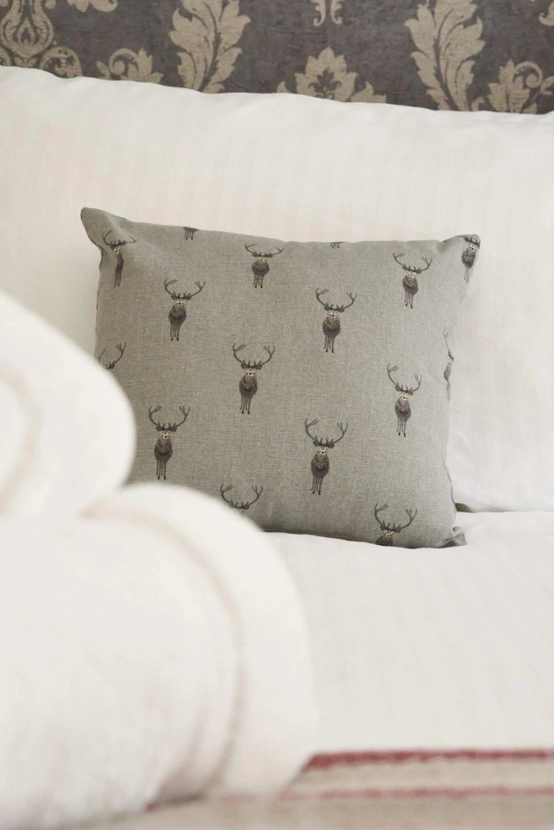 Bedroom, Bed in The White Hart Hotel