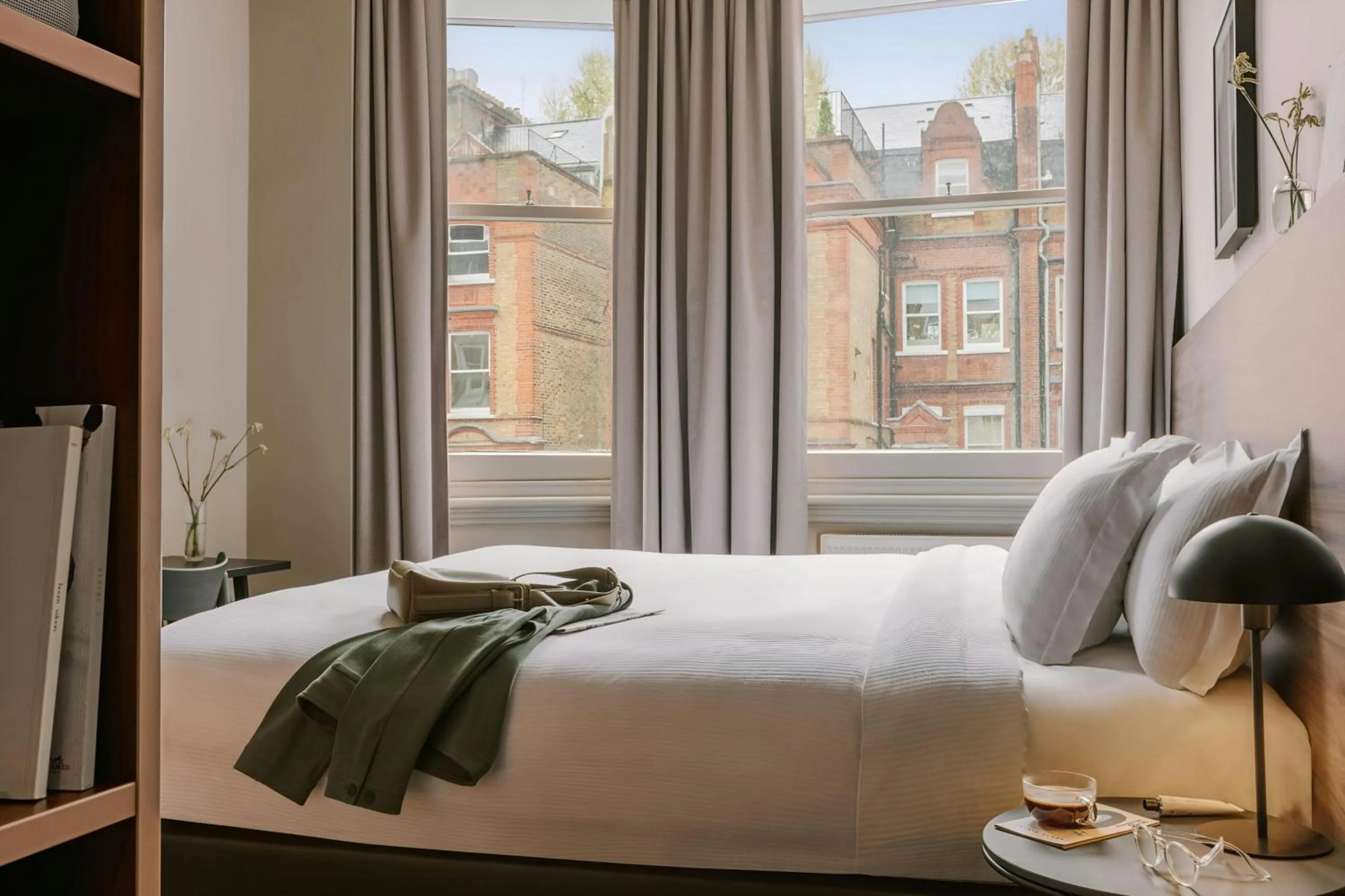 Bedroom, Bed in The Gilbert Hotel Kensington, Sonder Hotel by Marriott Bonvoy
