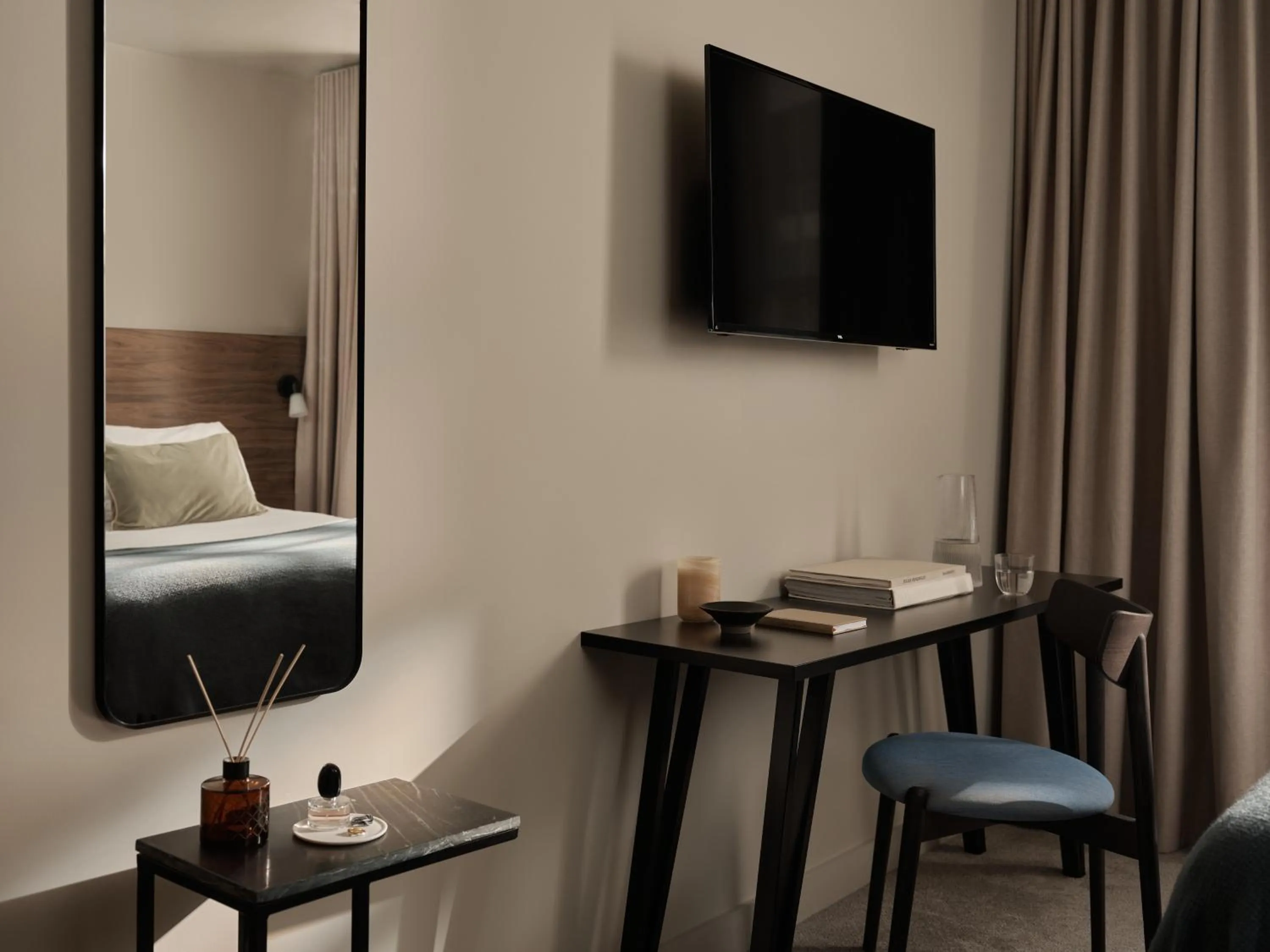 TV and multimedia, Bed in Bob W London Kensington